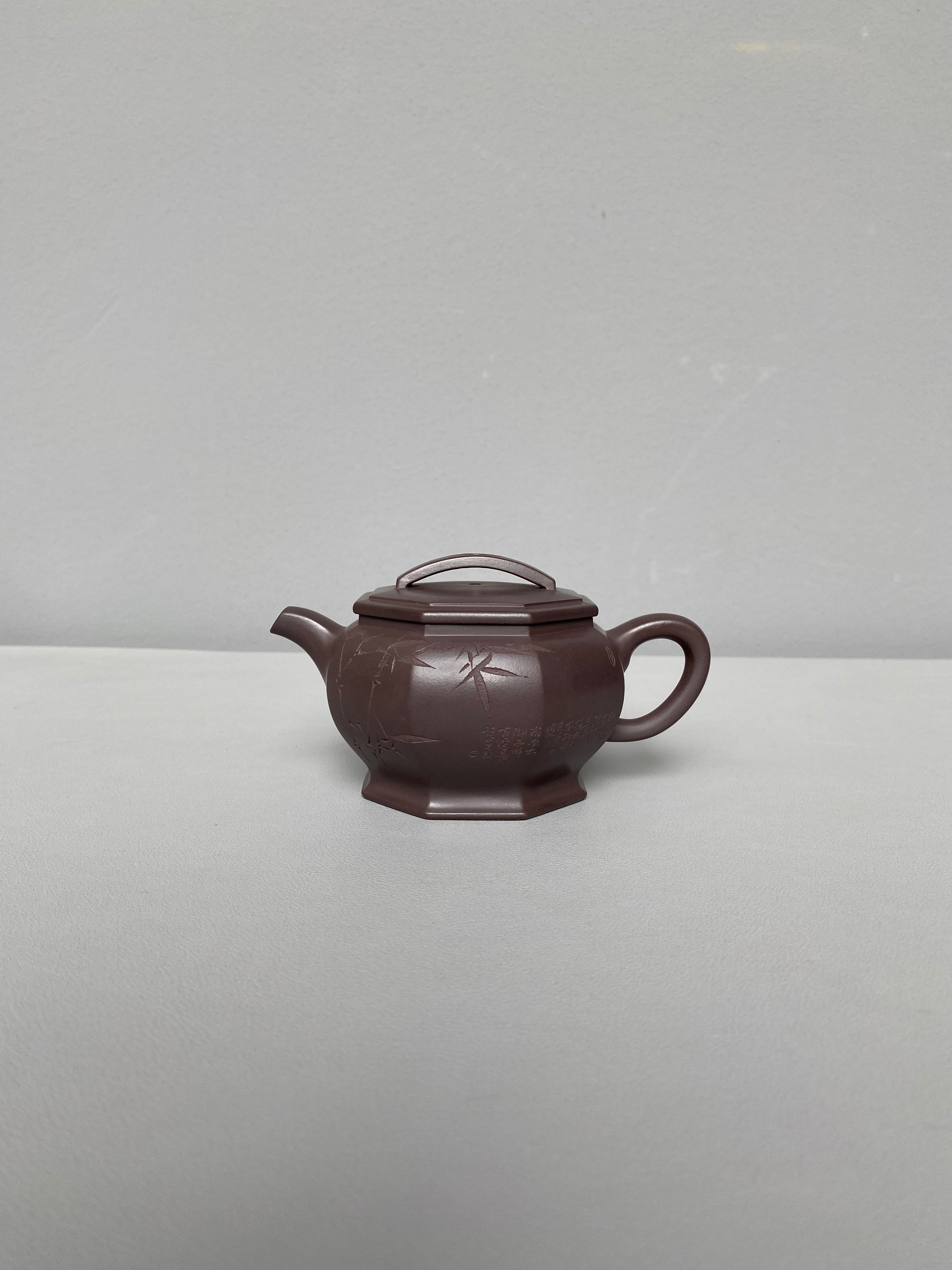 【耿浩方器 礼藏双绝】 紫砂80后方器巨匠·耿浩巅峰之作《六方汉瓦壶》原矿极品纯老紫泥·200cc（诗年刻绘）