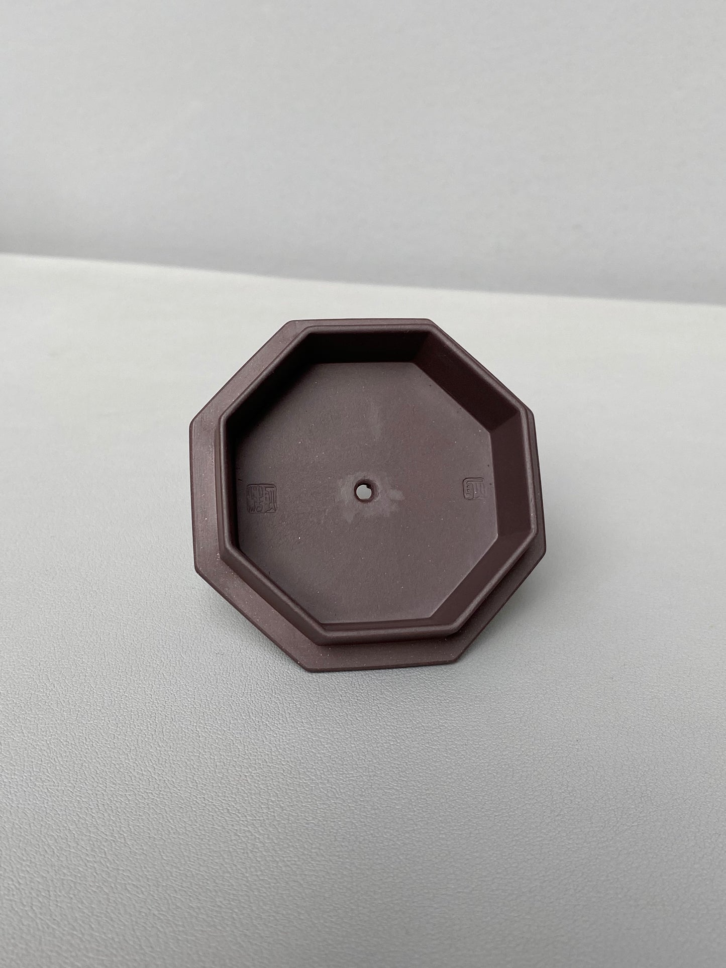 【耿浩方器 礼藏双绝】 紫砂80后方器巨匠·耿浩巅峰之作《六方汉瓦壶》原矿极品纯老紫泥·200cc（诗年刻绘）