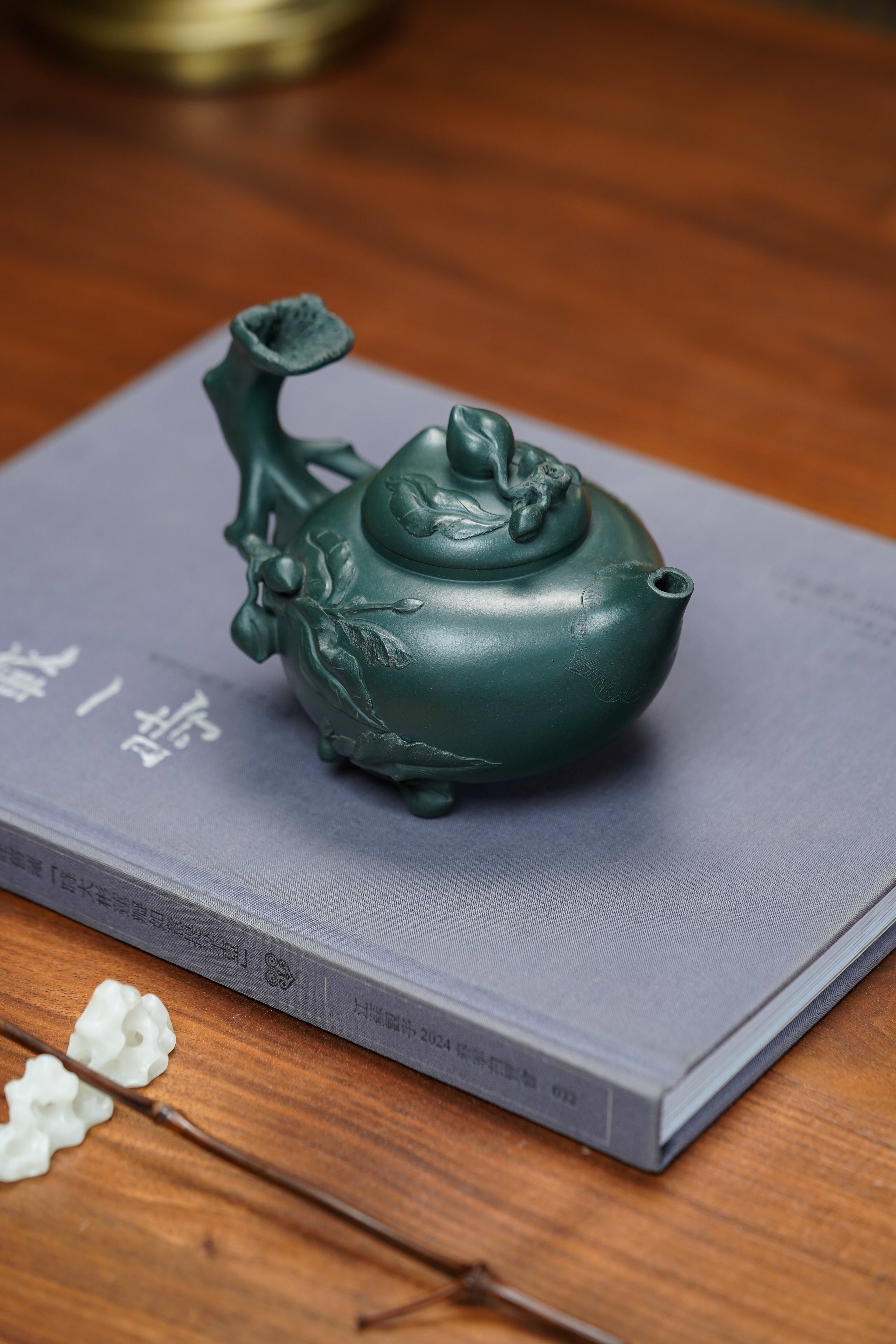 紫砂非遗花器泰斗·蒋蓉唯一嫡传｜蒋艺华亲制巅峰臻品【圣桃壶】原矿极品老绿泥·300cc