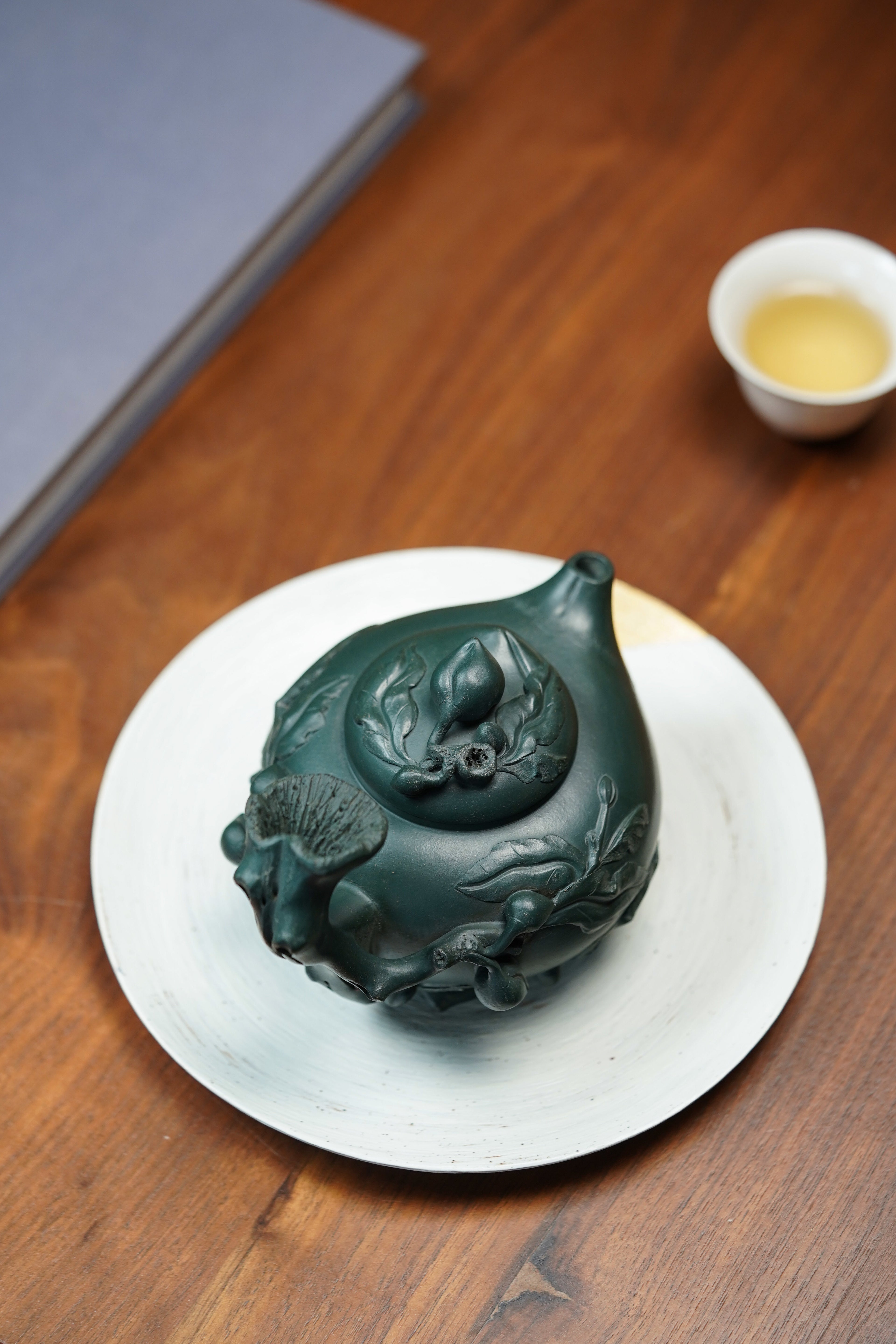 紫砂非遗花器泰斗·蒋蓉唯一嫡传｜蒋艺华亲制巅峰臻品【圣桃壶】原矿极品老绿泥·300cc