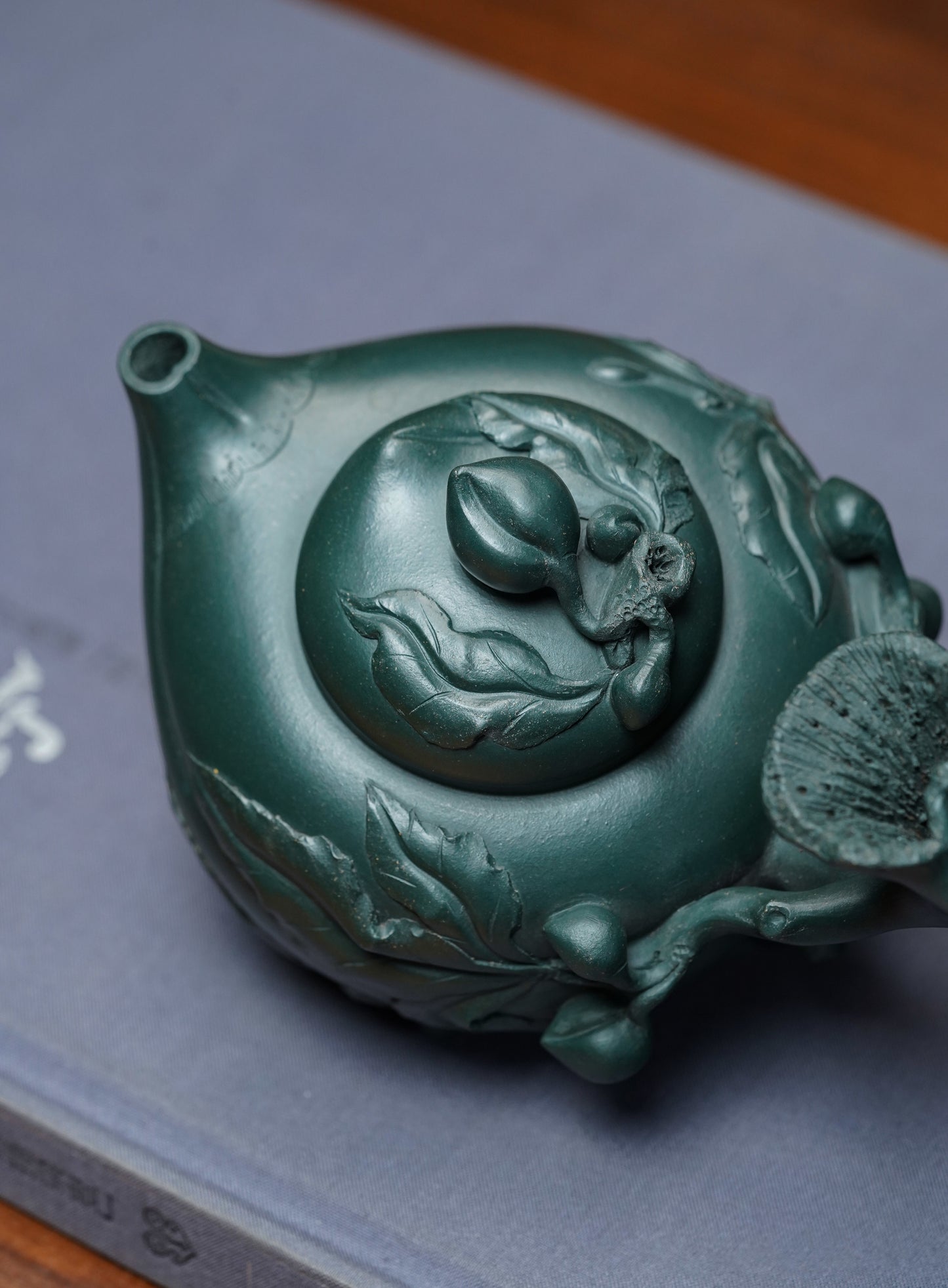 紫砂非遗花器泰斗·蒋蓉唯一嫡传｜蒋艺华亲制巅峰臻品【圣桃壶】原矿极品老绿泥·300cc