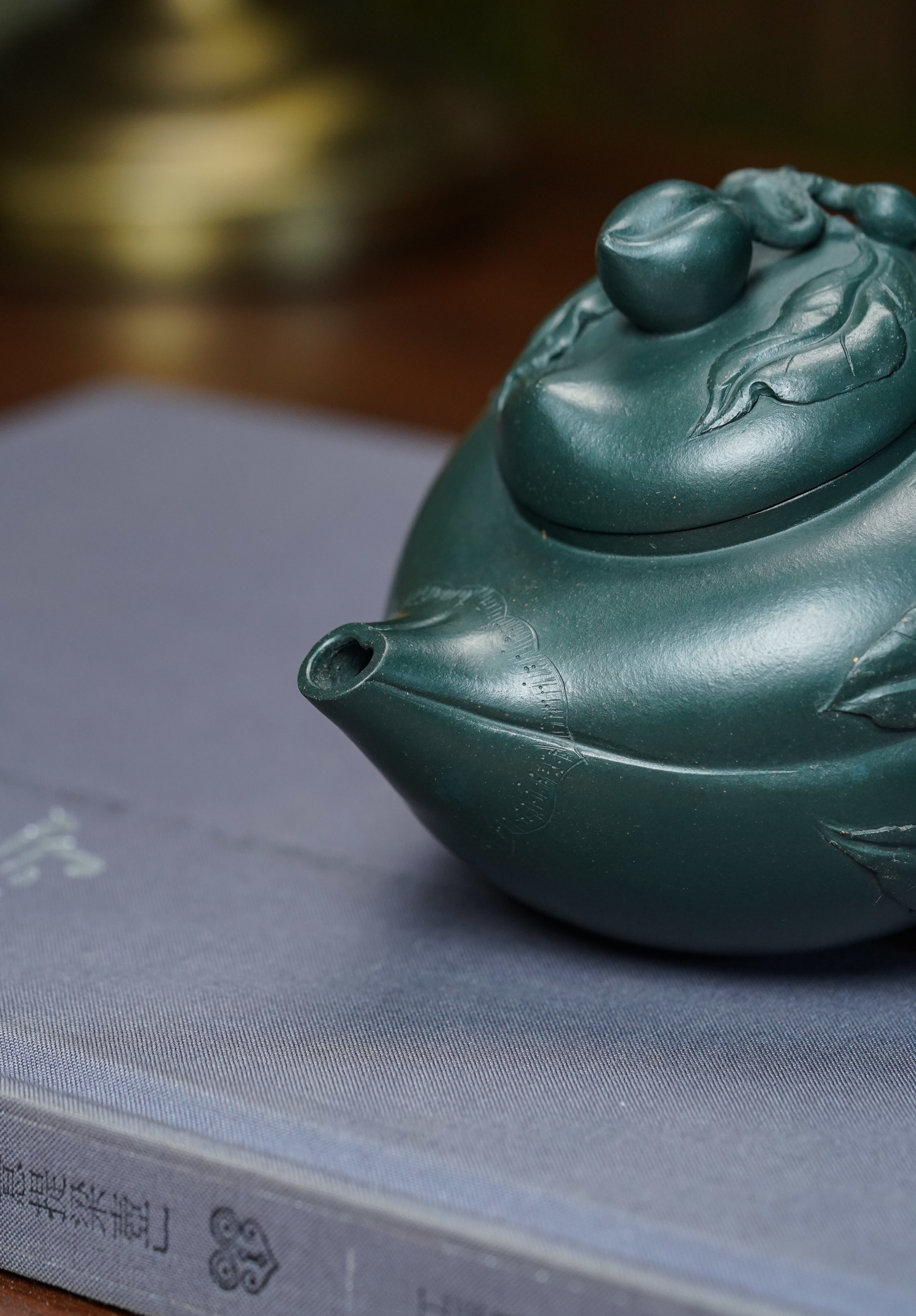 紫砂非遗花器泰斗·蒋蓉唯一嫡传｜蒋艺华亲制巅峰臻品【圣桃壶】原矿极品老绿泥·300cc