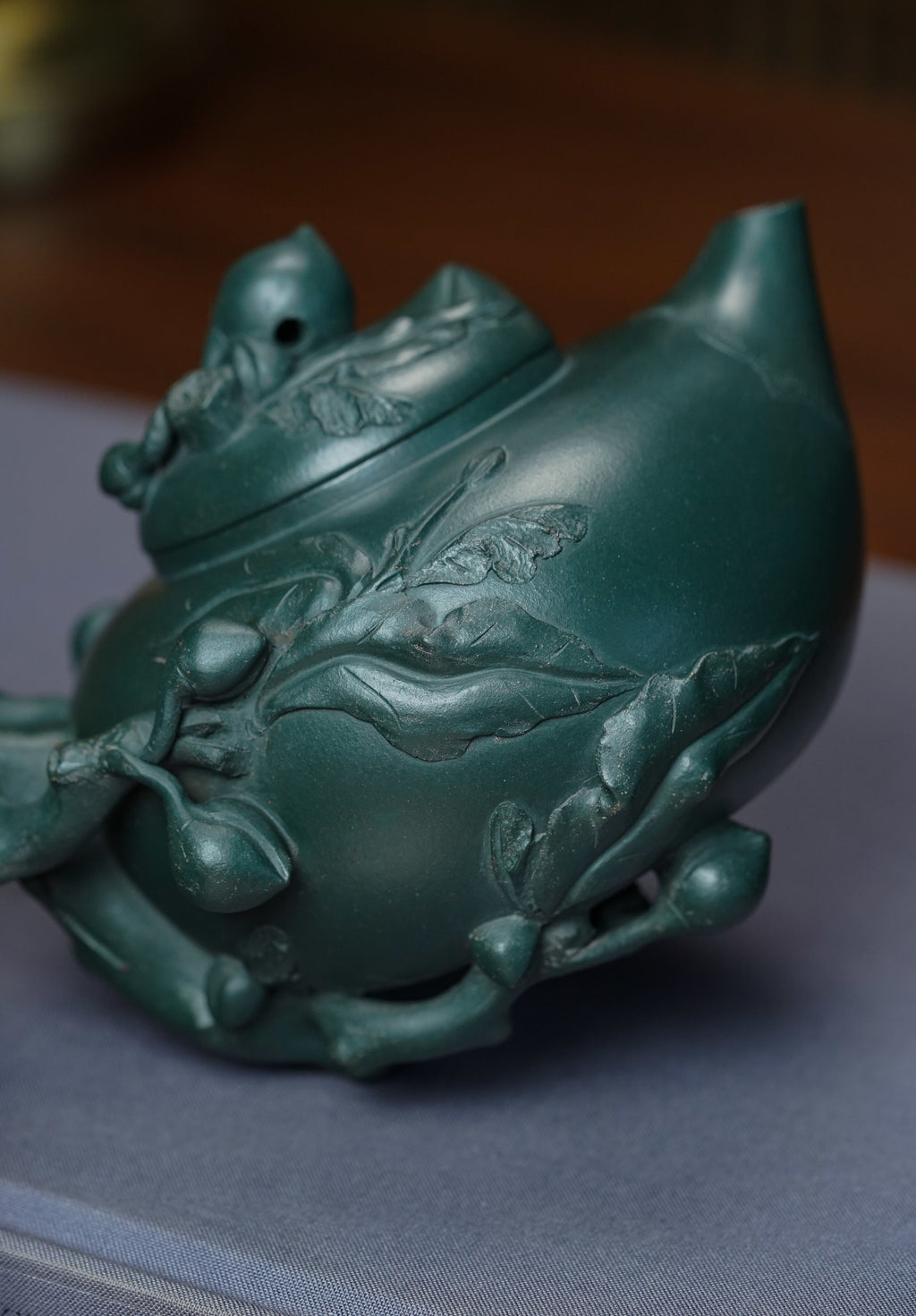 紫砂非遗花器泰斗·蒋蓉唯一嫡传｜蒋艺华亲制巅峰臻品【圣桃壶】原矿极品老绿泥·300cc