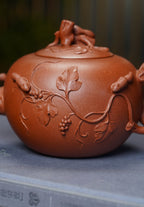 紫砂非遗花器泰斗·蒋蓉唯一嫡传｜蒋艺华亲制巅峰臻品【松鼠葡萄壶】原矿极品降坡泥·580cc