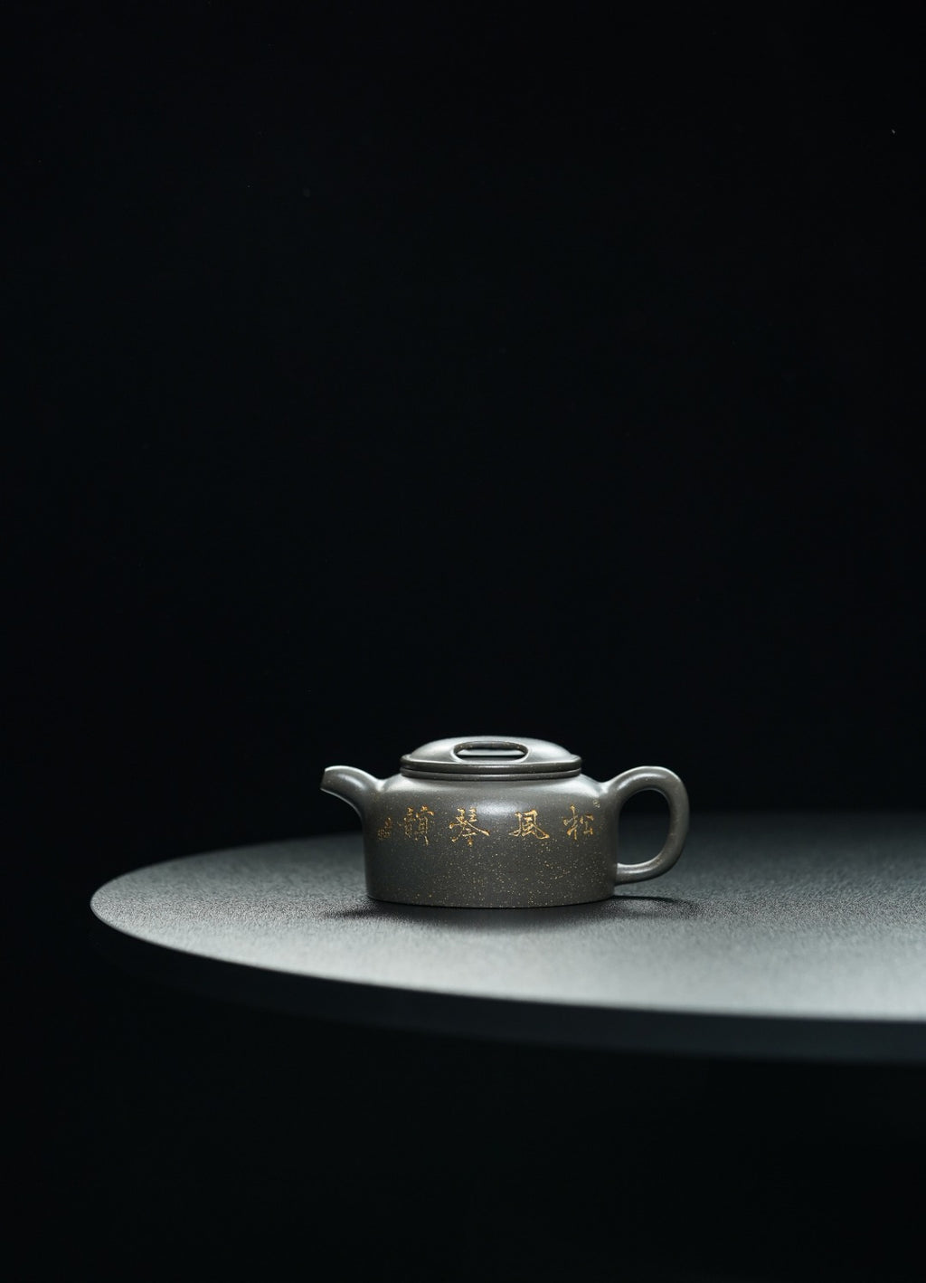中国陶瓷艺术终身成就奖获得者｜典藏重器【牛盖莲子壶】原矿优质·储氏雪花青·220cc