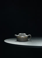 中国陶瓷艺术终身成就奖获得者｜典藏重器【牛盖莲子壶】原矿优质·储氏雪花青·220cc