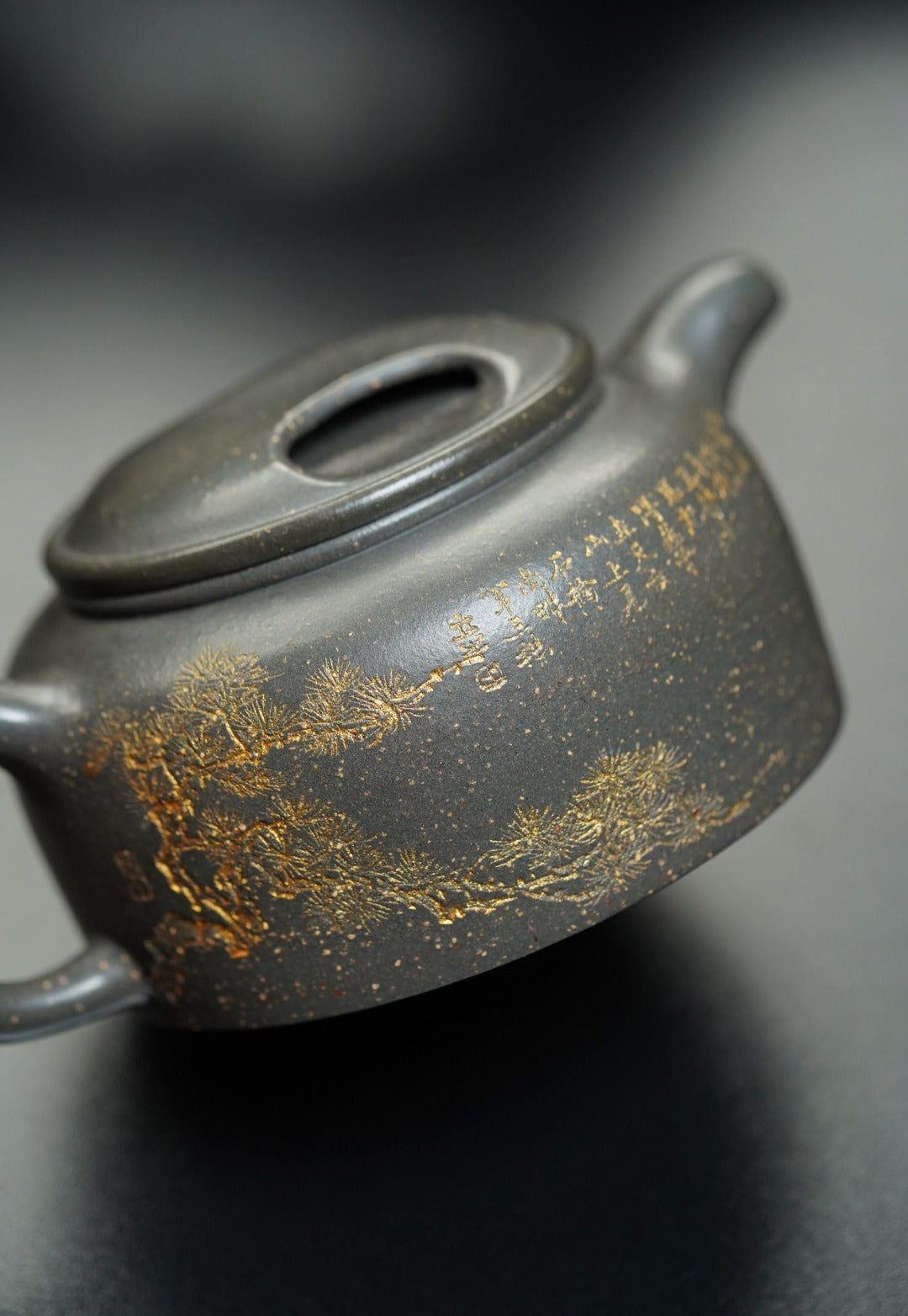 中国陶瓷艺术终身成就奖获得者｜典藏重器【牛盖莲子壶】原矿优质·储氏雪花青·220cc