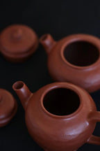 紫砂珍藏级精品｜省大师吴培林高徒·王雅丽 制【鸿福套组】原矿优质老朱泥·大150cc·小100cc
