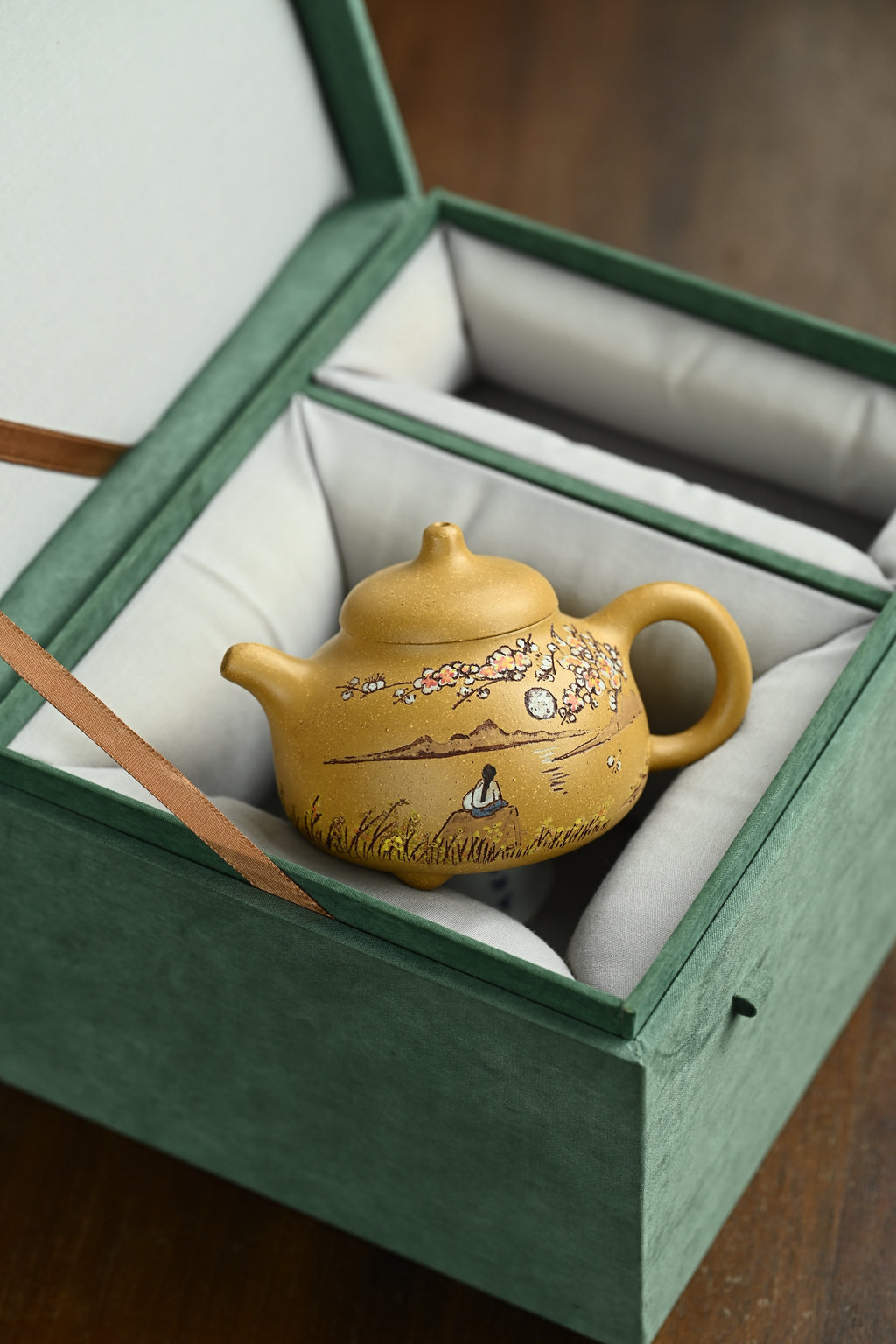 乳鼎·全手工 （双证书）/高工蒋锡坤作品 /中央美院教授李洪亮装饰 /容量200cc/原矿黄金段