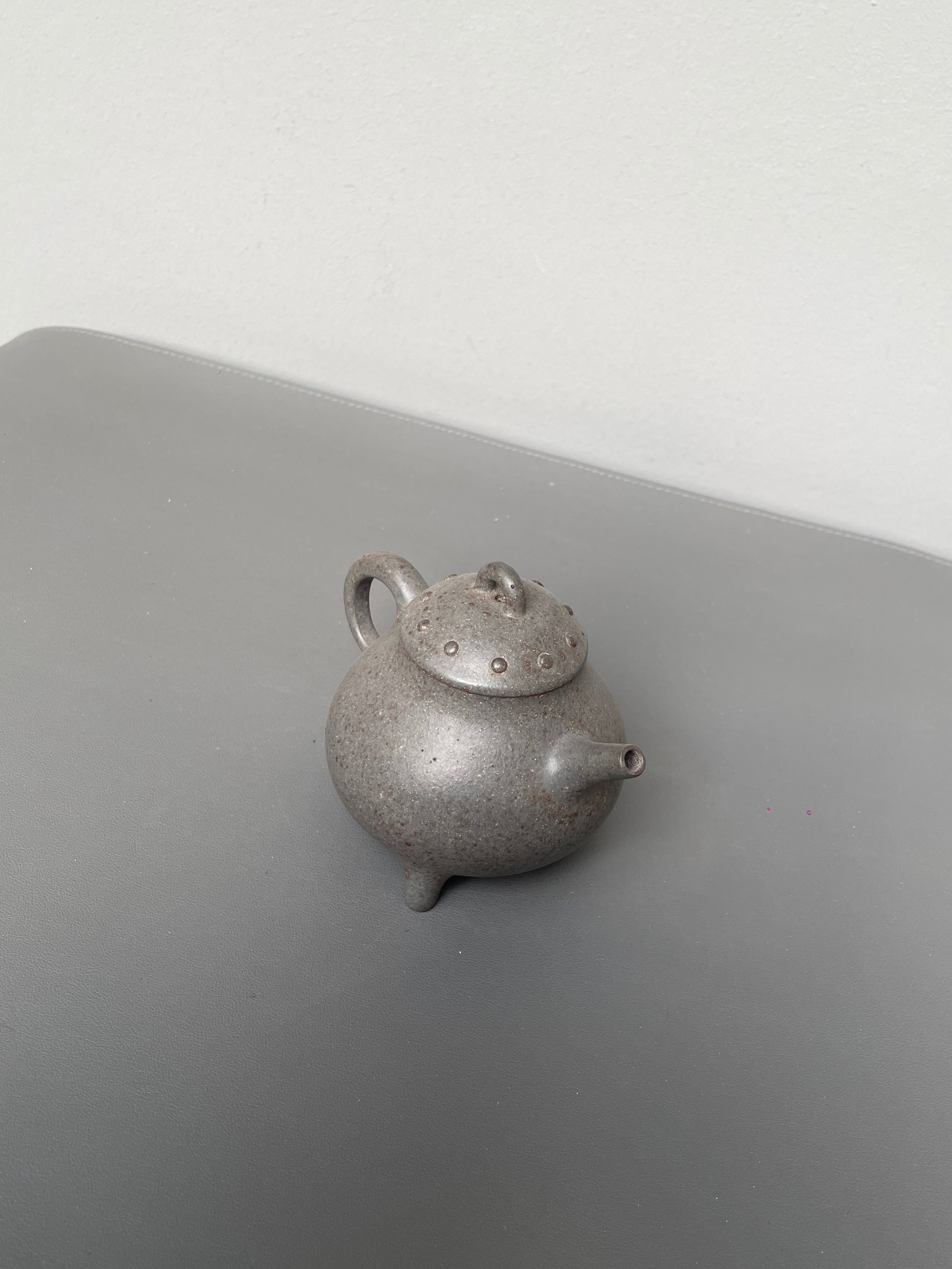 工艺美术师·精致小品佳作《三足鼎壶》收藏重器！原矿天青泥古法还原烧·150cc