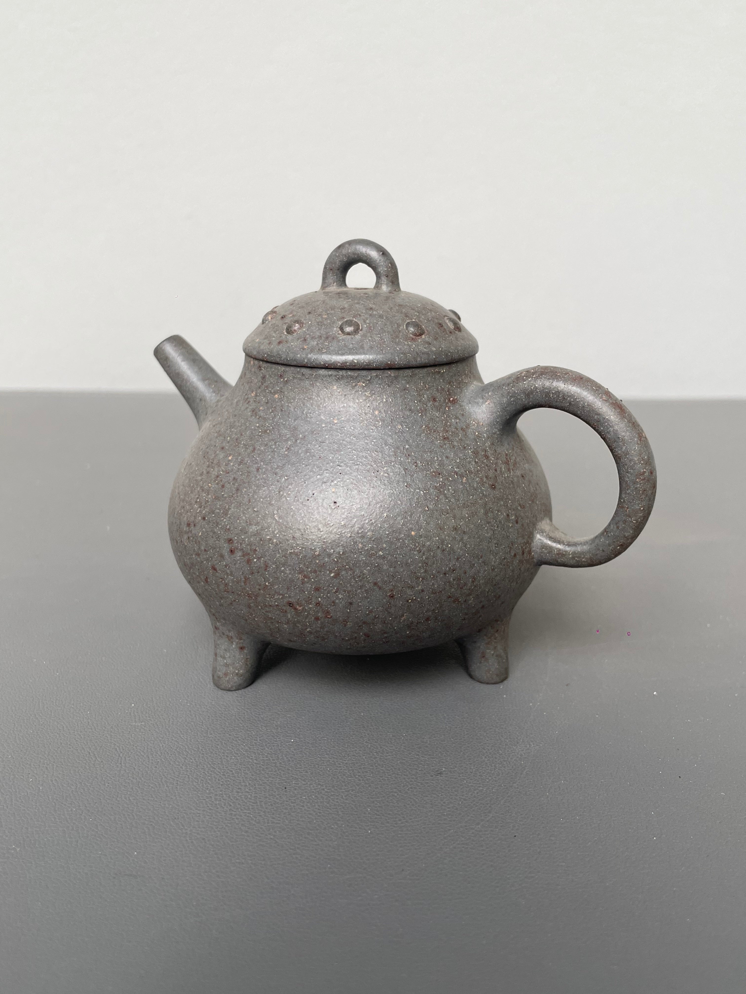 工艺美术师·精致小品佳作《三足鼎壶》收藏重器！原矿天青泥古法还原烧·150cc
