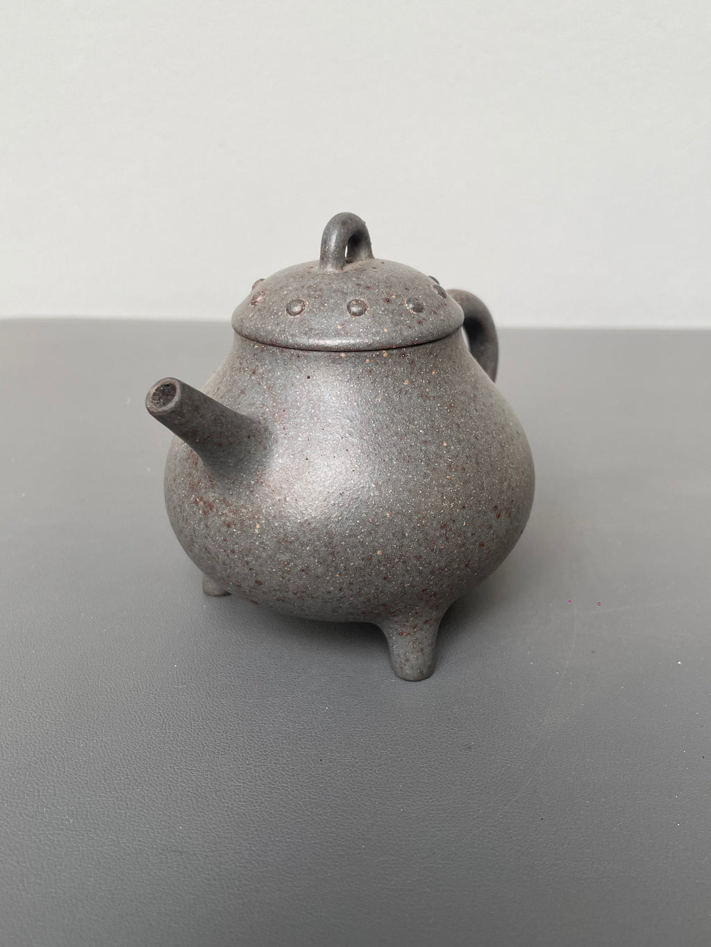 工艺美术师·精致小品佳作《三足鼎壶》收藏重器！原矿天青泥古法还原烧·150cc