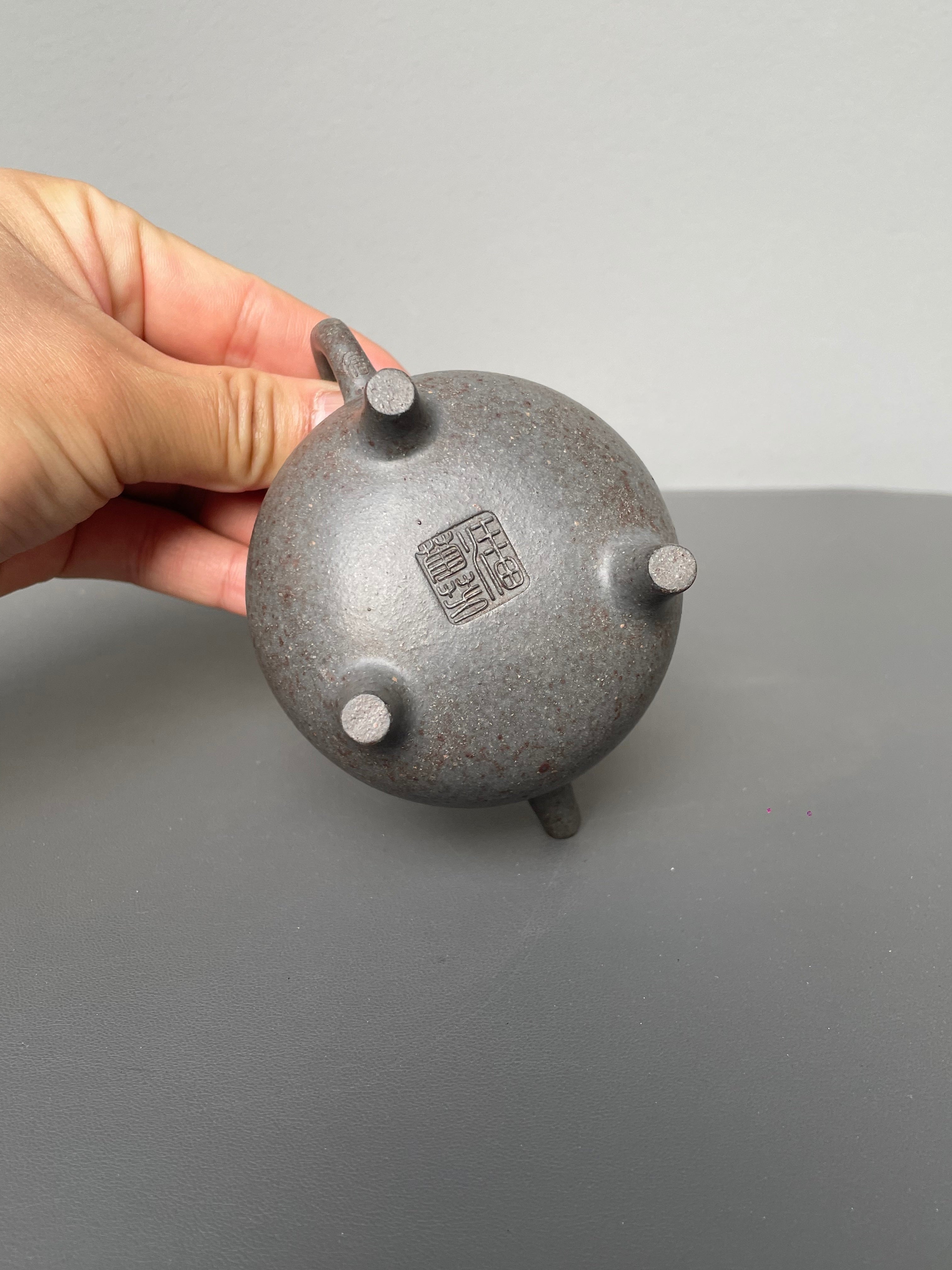 工艺美术师·精致小品佳作《三足鼎壶》收藏重器！原矿天青泥古法还原烧·150cc