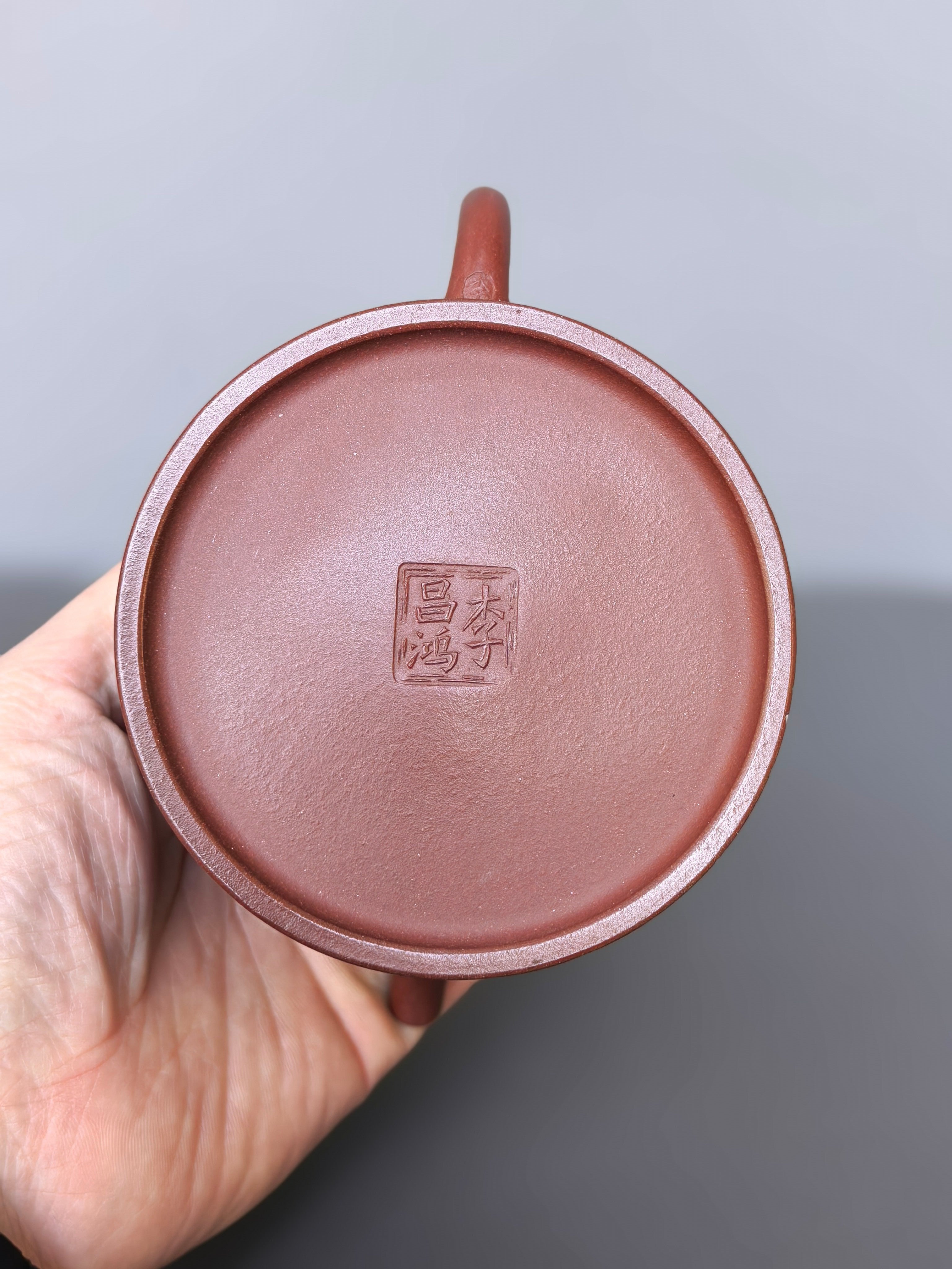 双璧齐辉｜吴冠中～李昌鸿双大师联名限量款《明式秦权壶》原矿极品底槽清·370cc&nbsp;