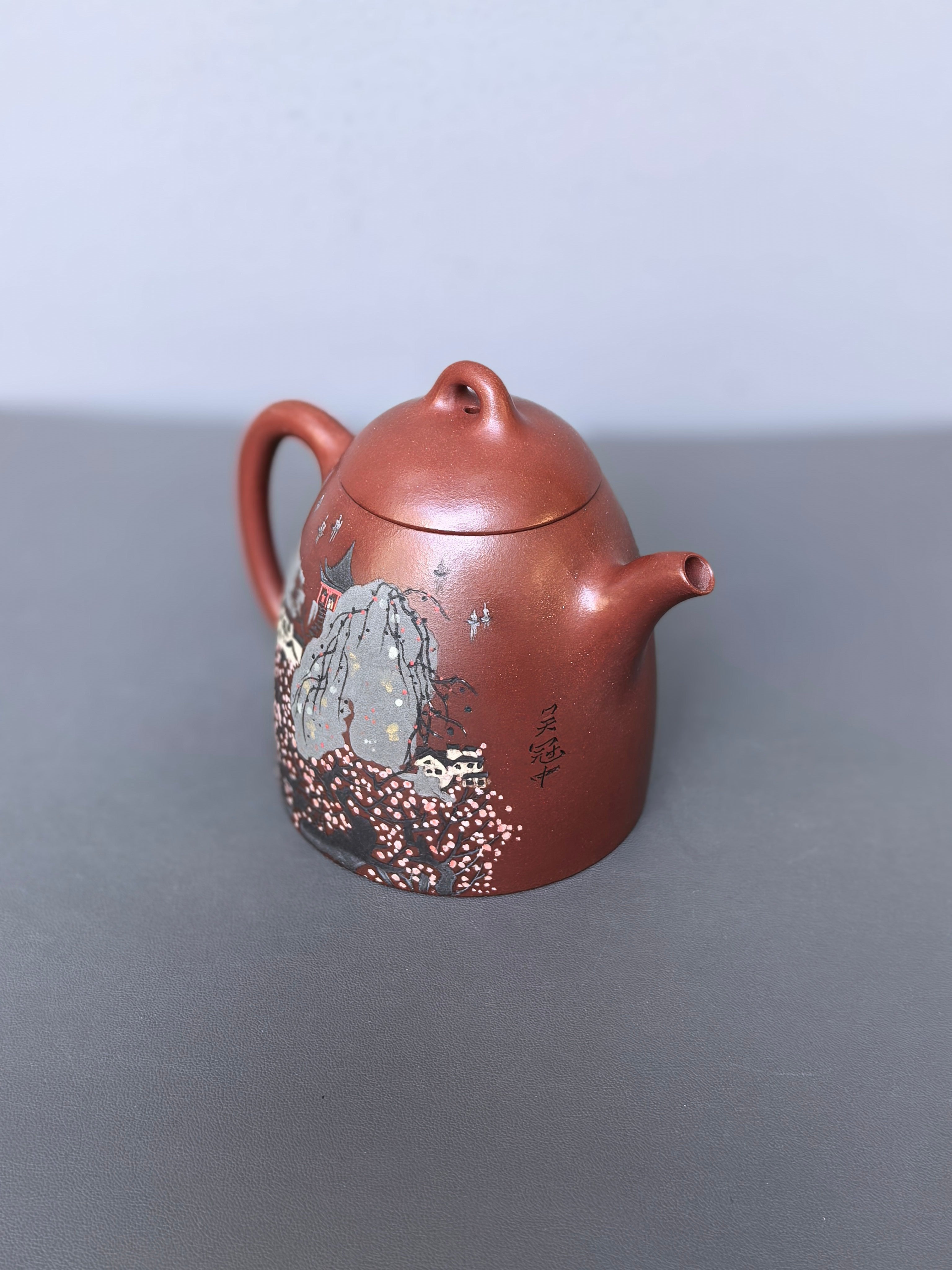 双璧齐辉｜吴冠中～李昌鸿双大师联名限量款《明式秦权壶》原矿极品底槽清·370cc&nbsp;