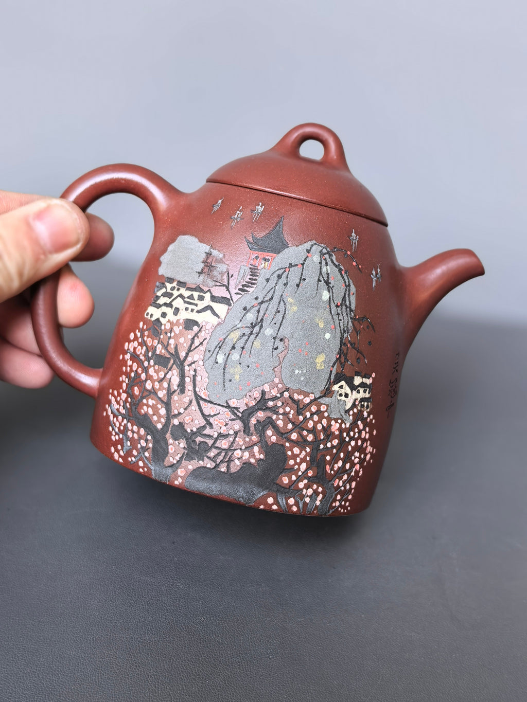 双璧齐辉｜吴冠中～李昌鸿双大师联名限量款《明式秦权壶》原矿极品底槽清·370cc&nbsp;