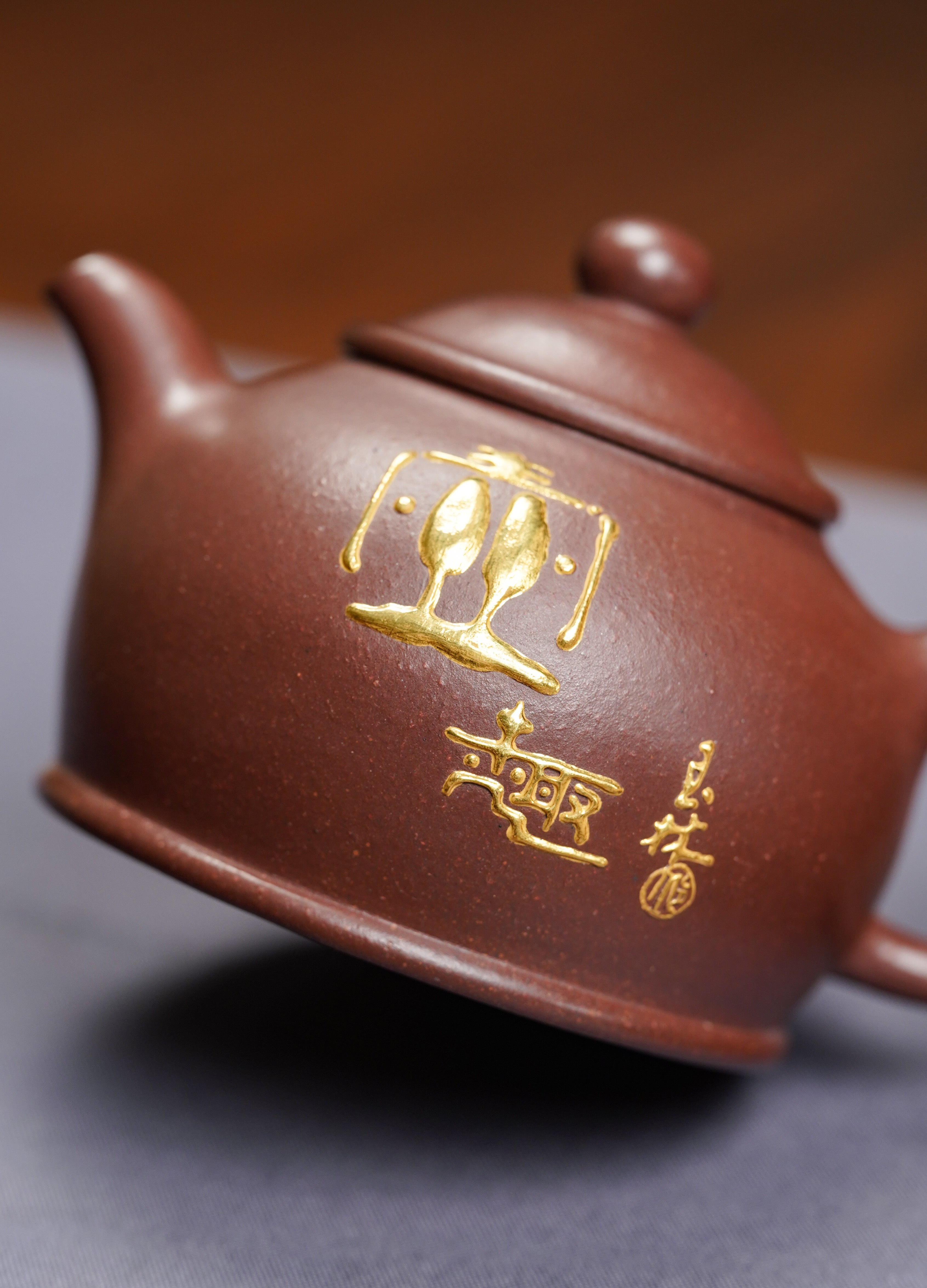 【玉林紫砂 礼藏天下】国大师邱玉林亲制｜顶奢稀有传世臻品《壶趣》原矿极品底槽清·150cc(真金限量款)