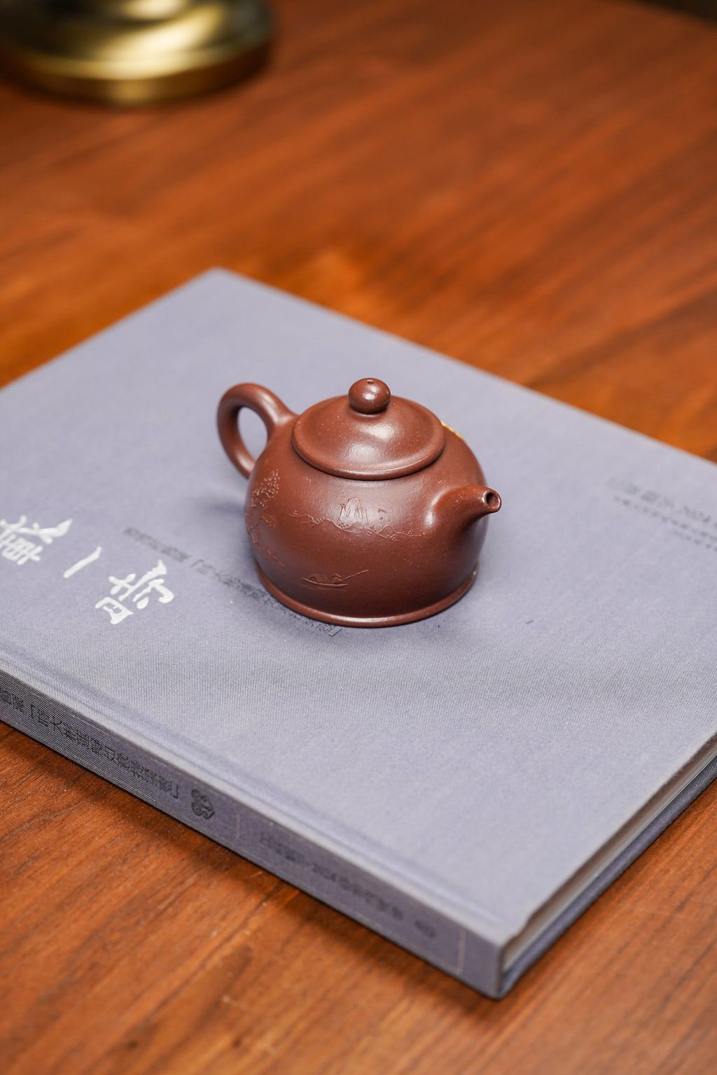 【玉林紫砂 礼藏天下】国大师邱玉林亲制｜顶奢稀有传世臻品《壶趣》原矿极品底槽清·150cc(真金限量款)