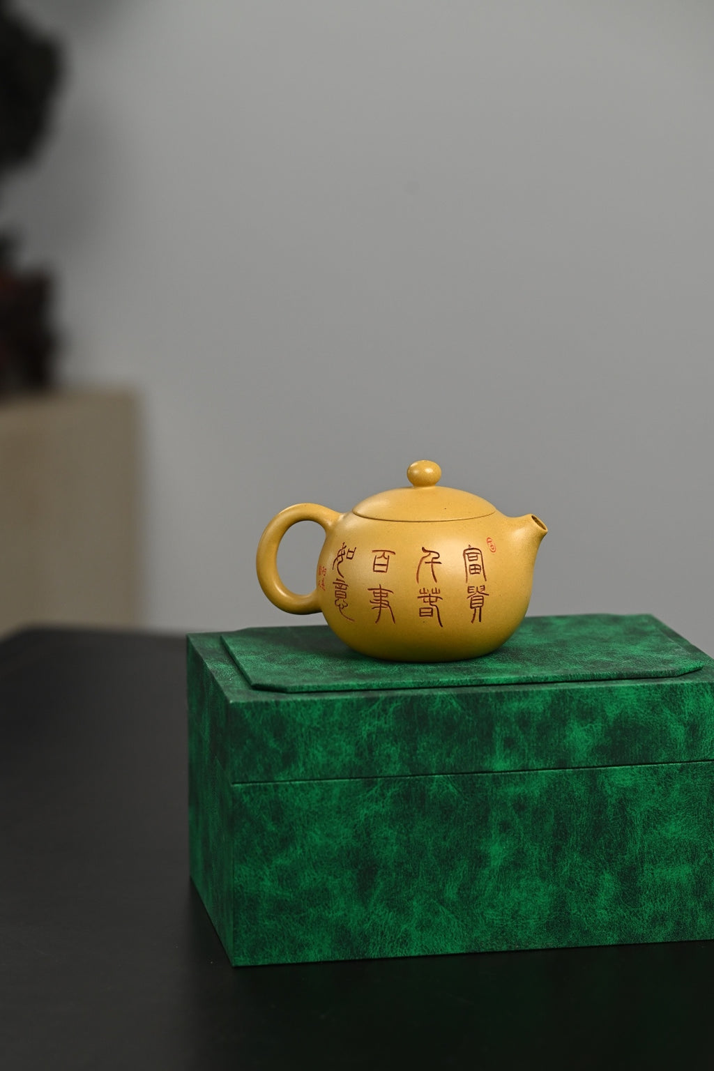 『西施』 黄金段·容量190cc·9孔出水·内推·秦国萍（国家级高级工艺美术师）