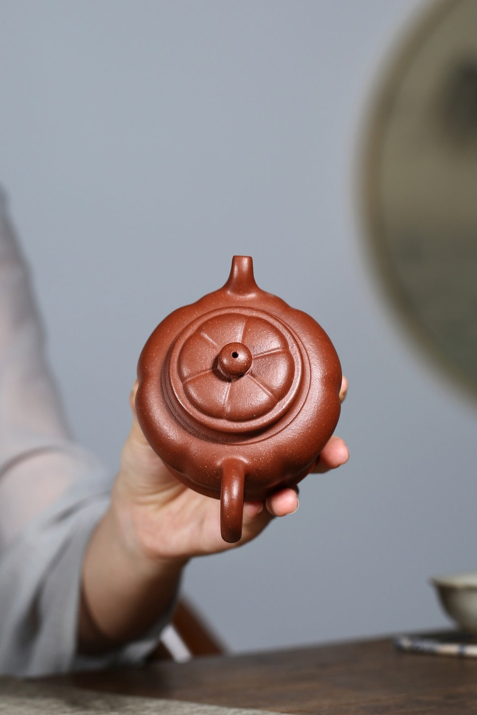 【妙莲】 制壶：范俊华 （国家级工艺美术师） 泥料：原矿降坡泥&nbsp; 容量：210cc