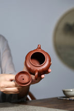 【妙莲】 制壶：范俊华 （国家级工艺美术师） 泥料：原矿降坡泥&nbsp; 容量：210cc