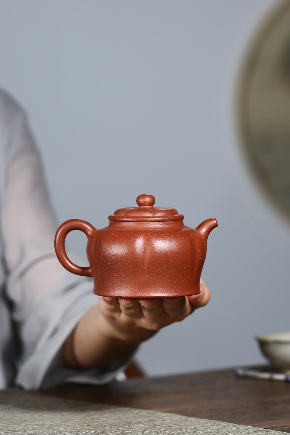 【妙莲】 制壶：范俊华 （国家级工艺美术师） 泥料：原矿降坡泥&nbsp; 容量：210cc