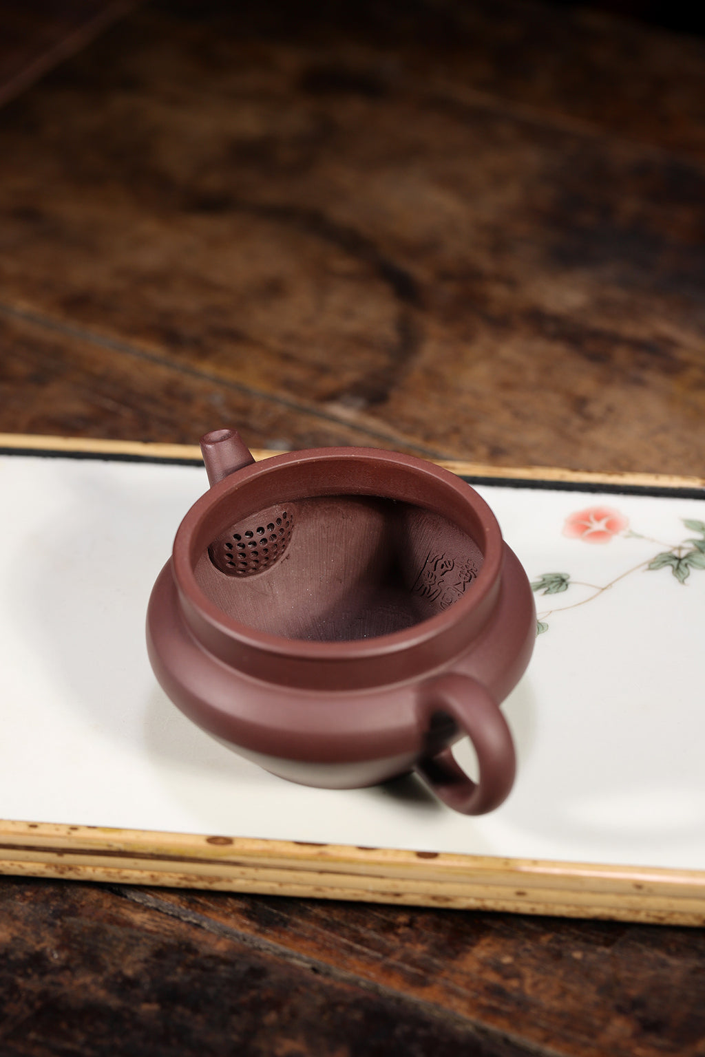 【丕饮】 泥料：原矿紫茄泥 容量：170cc 孔数：球孔