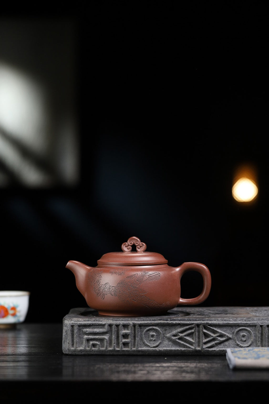 证书持壶照配套齐全 【碧玉】 制壶：方华萍（研究员级高级工艺美术师） 泥料：原矿底槽清 容量：480cc