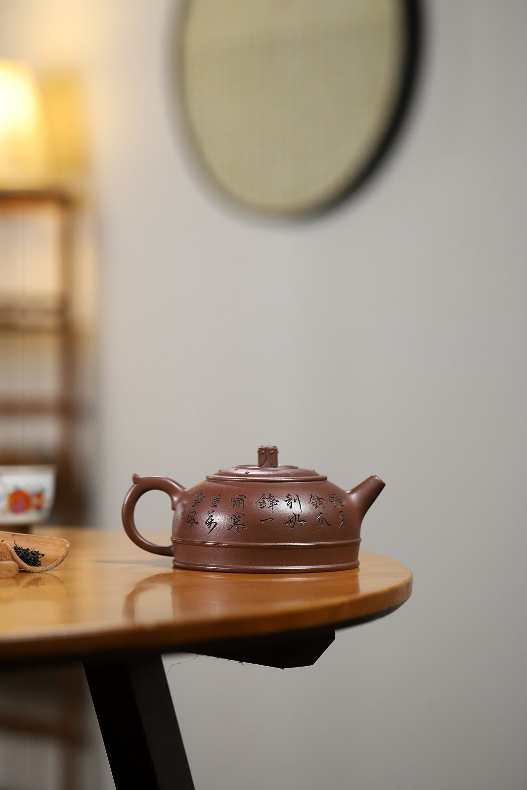 证书持壶照配套齐全 【双线云华】 制壶：方华萍（研究员级高级工艺美术师） 泥料：原矿紫泥 容量：450cc
