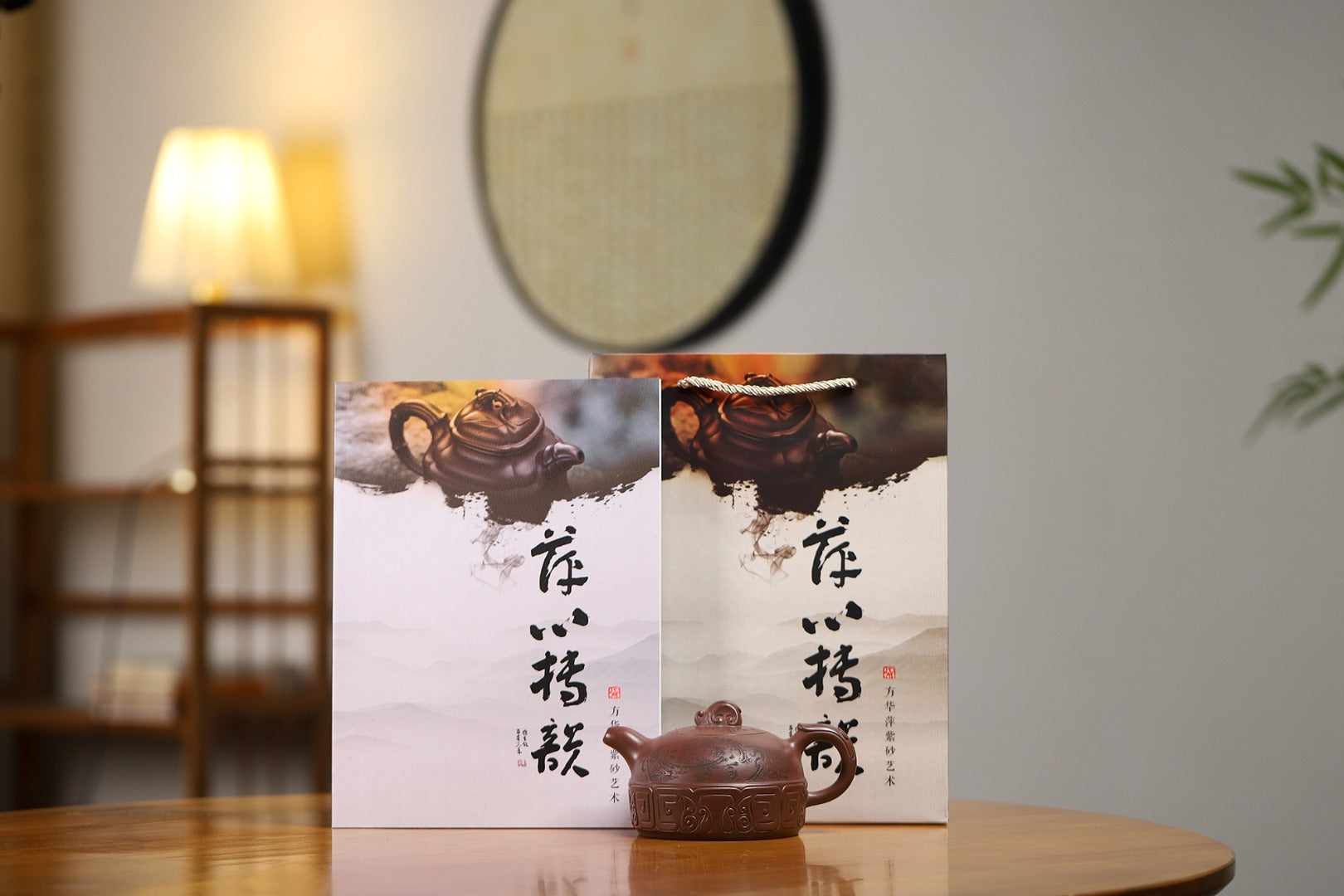 证书持壶照配套齐全 【启运】 制壶：方华萍（研究员级高级工艺美术师） 泥料：原矿紫泥 容量：400cc