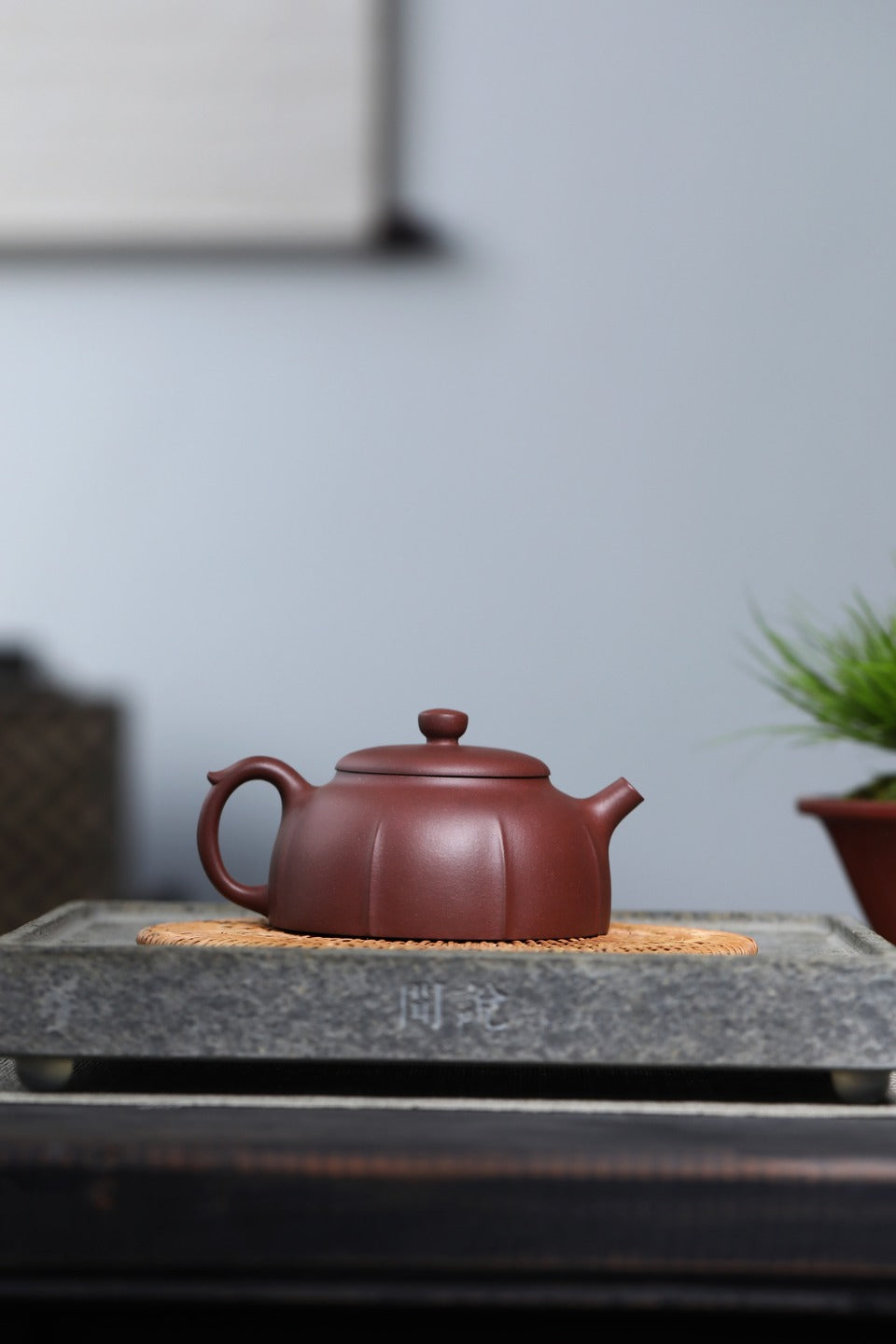 【月印】 制壶：范俊华 （国家级工艺美术师） 泥料：原矿紫泥 容量：220cc