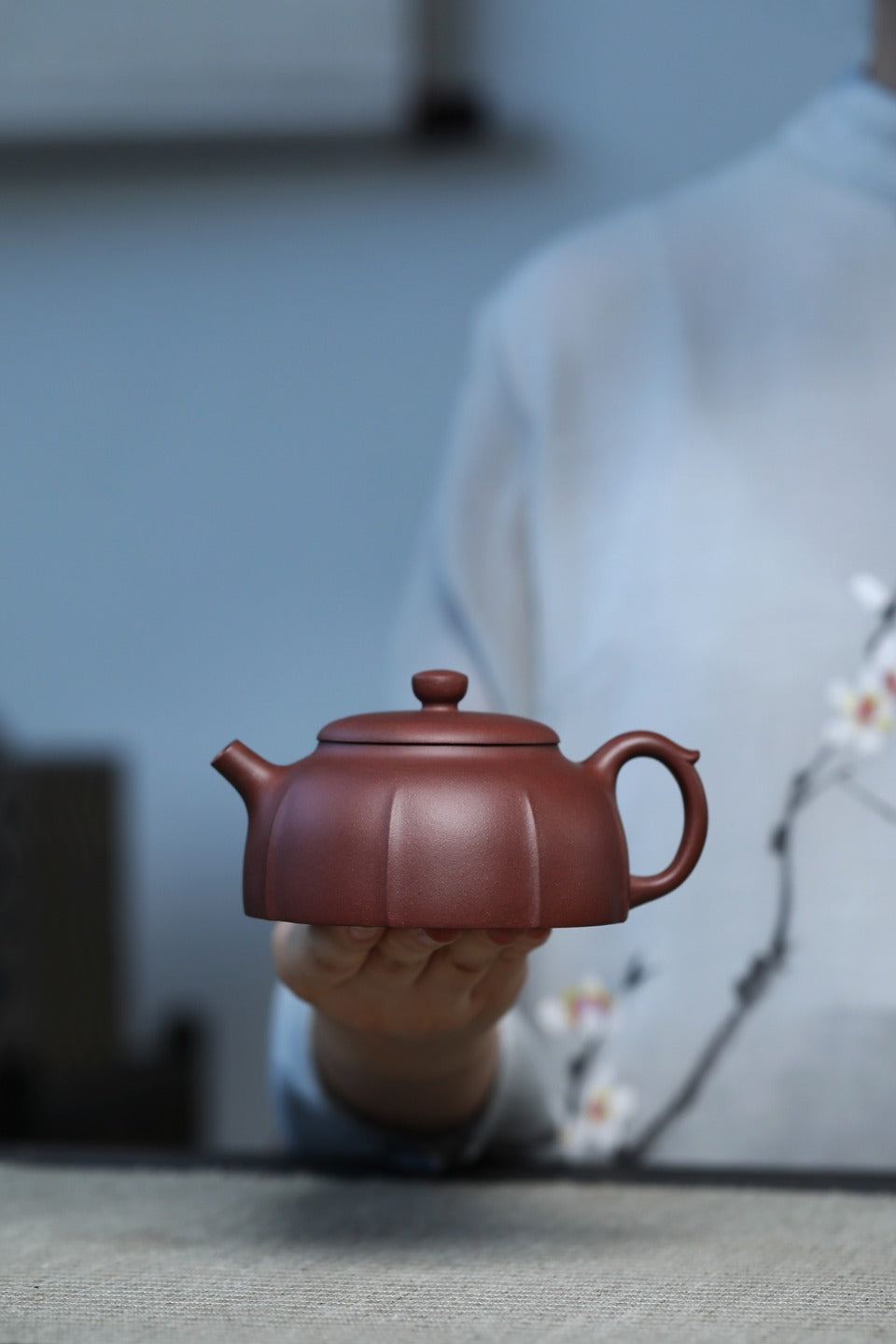 【月印】 制壶：范俊华 （国家级工艺美术师） 泥料：原矿紫泥 容量：220cc