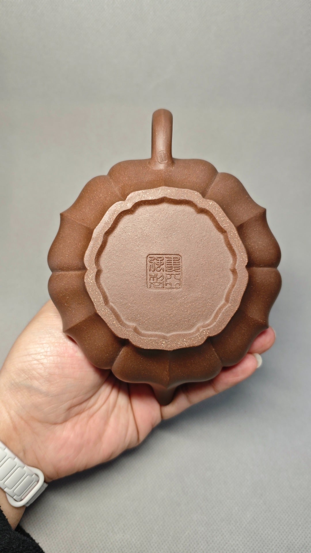 证书全配套 【筋纹虚扁】制壶：焦亚强 (国家级工艺美术师) 泥料：原矿紫玉金砂 容量：320cc