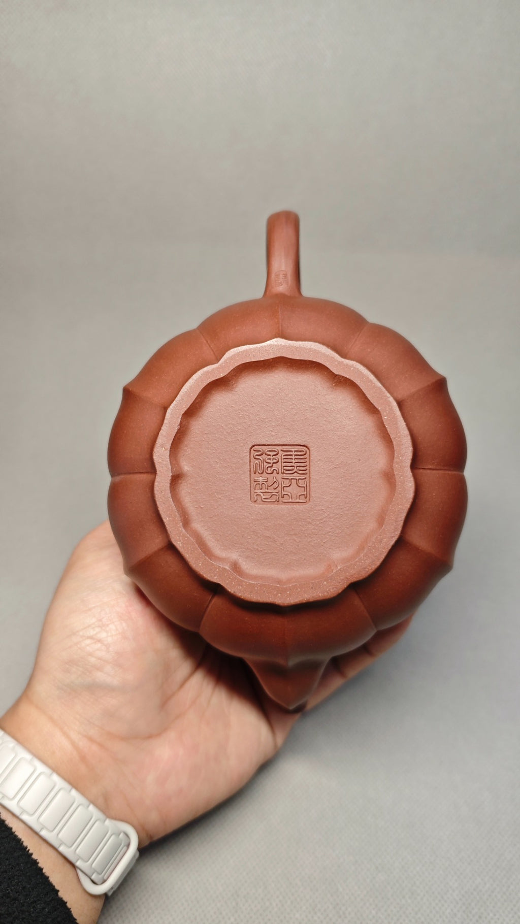 证书全配套 【筋纹宫灯】  制壶：焦亚强   (国家级工艺美术师) 泥料：原矿底槽清 容量：450cc