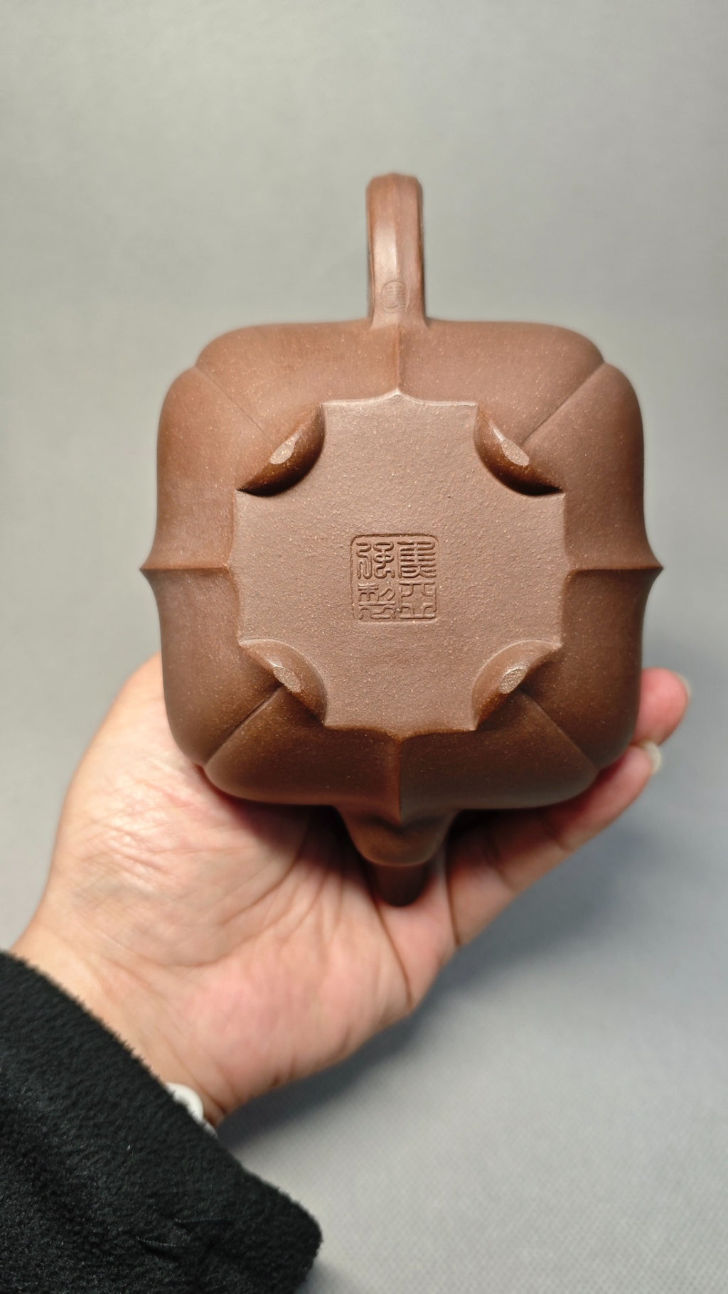 证书全配套 【四方传炉】  制壶：焦亚强   (国家级工艺美术师) 泥料：原矿紫玉金砂 容量：340cc