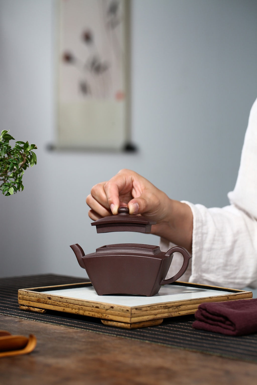 全手工【鸣远扇形】 制壶：徐军（国家级工艺美术师） 泥料：原矿紫茄泥 容量：200cc