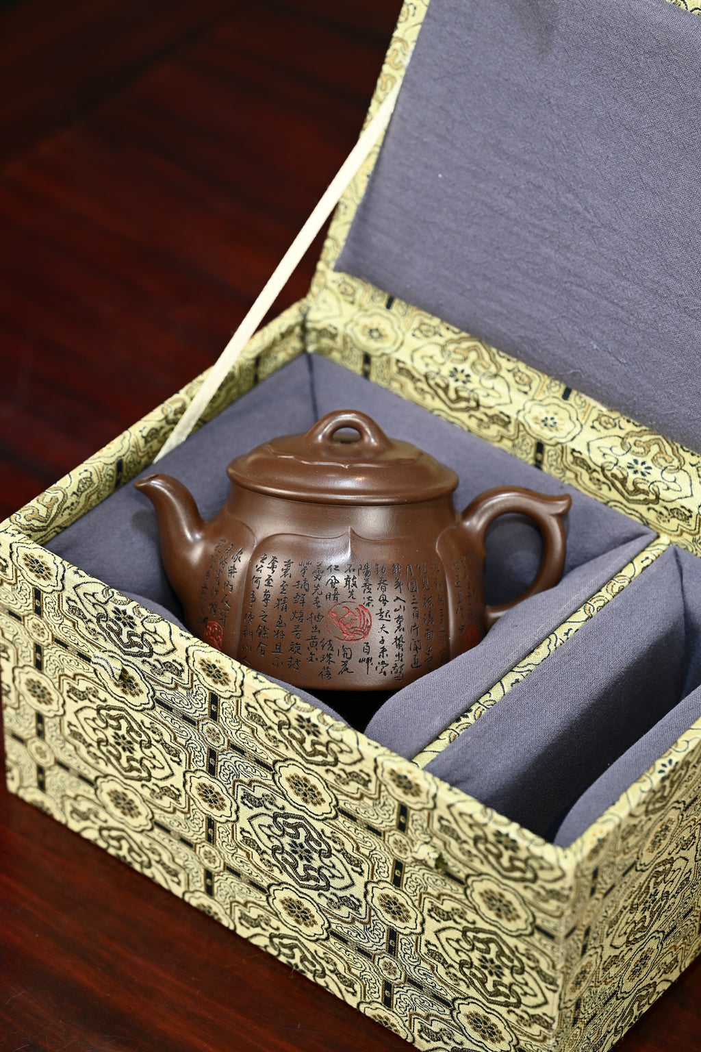 般若禅莲·全手工 （省大师桑黎兵刻绘+双证书）/紫砂十二精英之首，省大师桑黎兵儿子桑崧杰作品容量300cc/特级紫泥