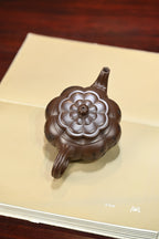 海菱花·全手工（省大师桑黎兵刻绘+双证书）/紫砂十二精英之首，省大师桑黎兵儿子桑崧杰作品 /容量380cc/特级紫泥