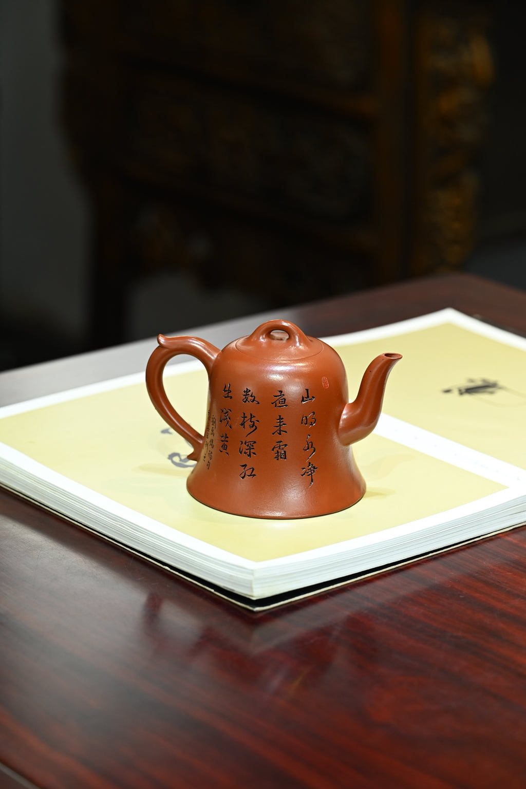 风铃·全手工（省大师桑黎兵刻绘+双证书）/紫砂十二精英之首，省大师桑黎兵儿子桑崧杰作品/容量320cc/鸡血大红袍