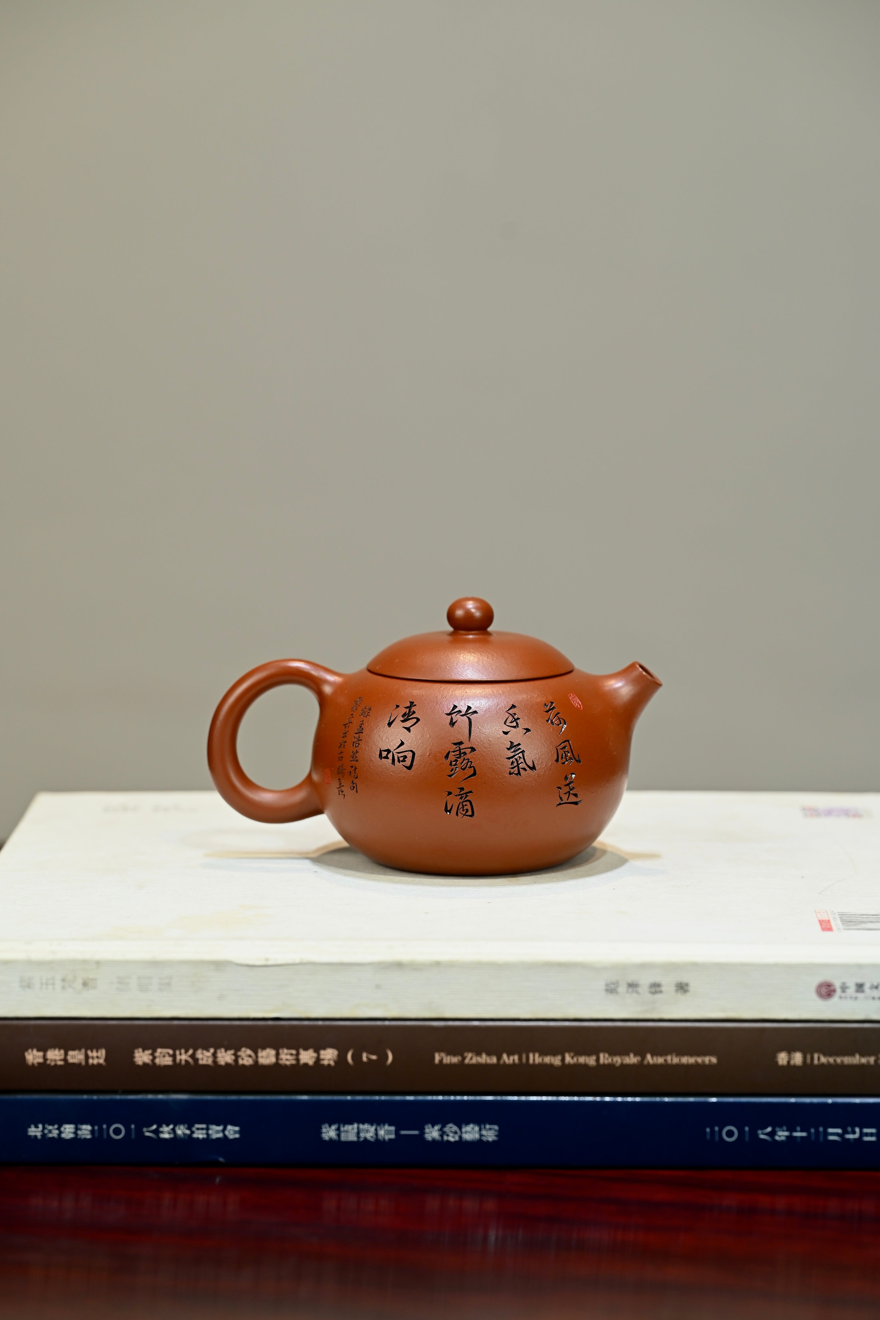 西施·全手工（省大师桑黎兵刻绘+双证书）/紫砂十二精英之首，省大师桑黎兵儿子桑崧杰作品 容量310cc/鸡血大红袍