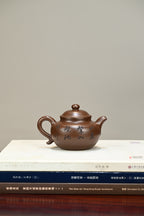 莲子·全手工 （省大师桑黎兵刻绘+双证书) /紫砂十二精英之首，国礼省大师桑黎兵儿子桑崧杰作品 /容量320cc/特级紫泥