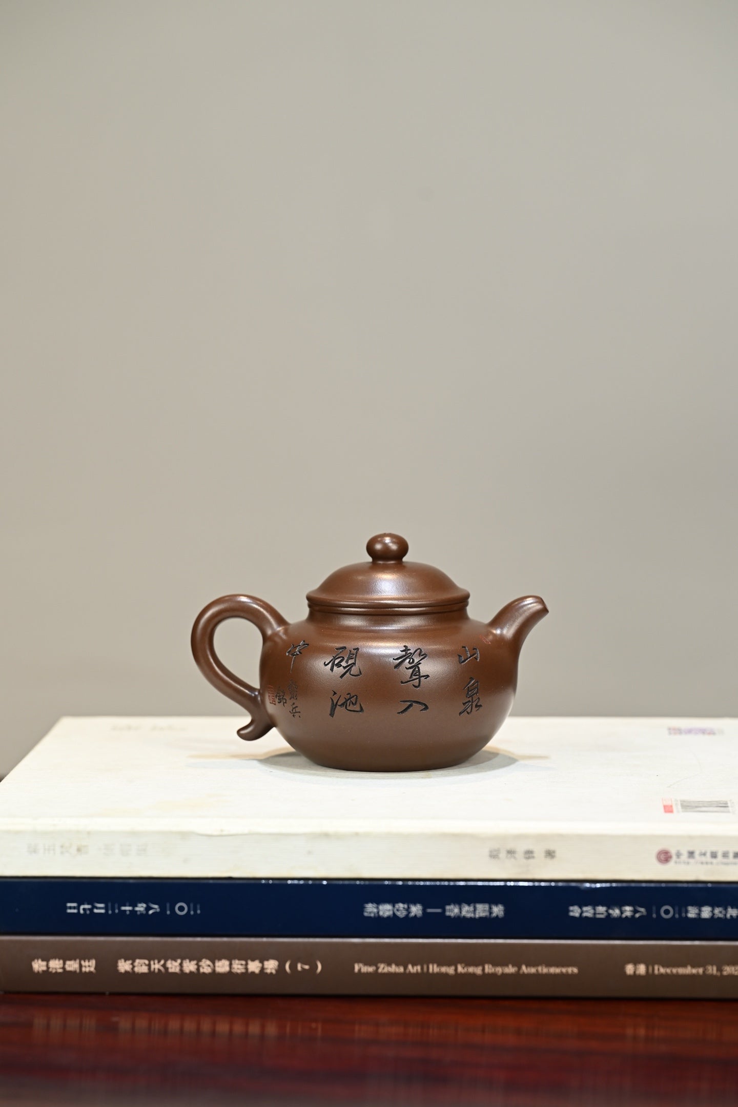 莲子·全手工 （省大师桑黎兵刻绘+双证书) /紫砂十二精英之首，国礼省大师桑黎兵儿子桑崧杰作品 /容量320cc/特级紫泥
