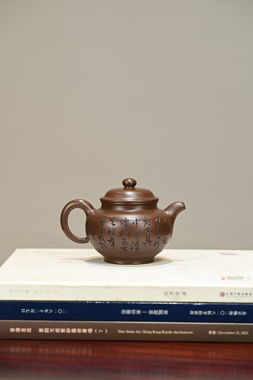 掇只·全手工（省大师桑黎兵刻绘+双证书）/紫砂十二精英之首，省大师桑黎兵儿子桑崧杰作品 /容量370cc/特级紫泥