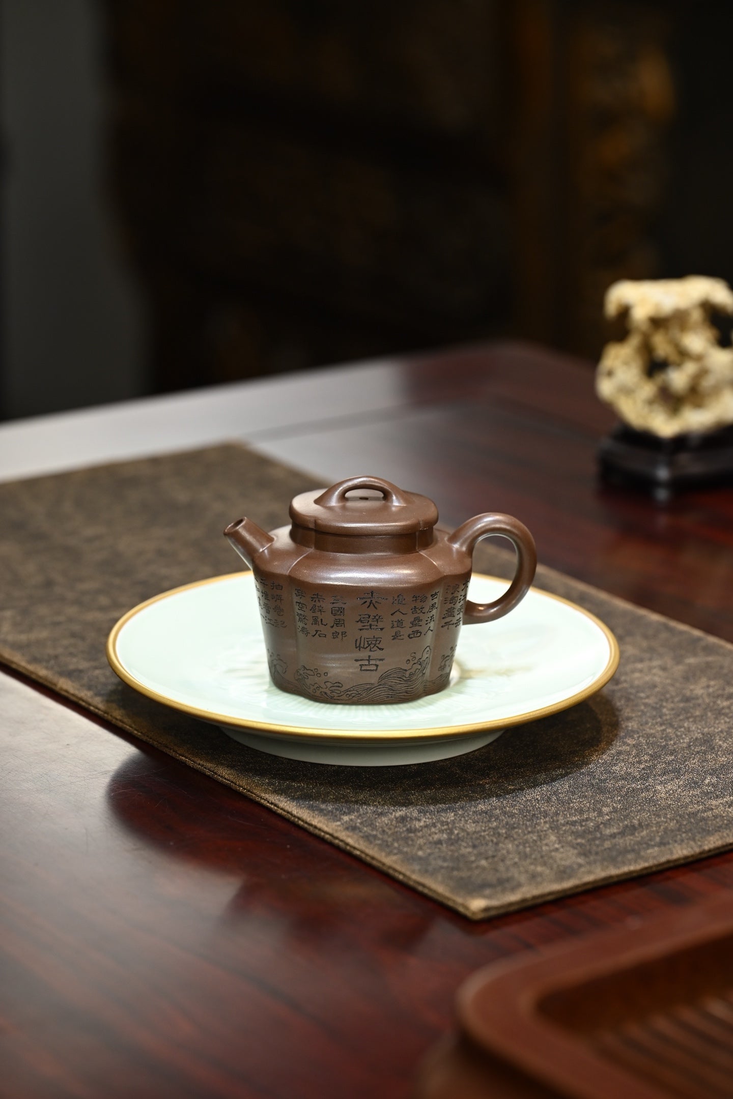 初绽·全手工 （省大师桑黎兵刻绘+双证书） /紫砂十二精英之首，省大师桑黎兵儿子桑崧杰作品容量180cc/特级紫泥