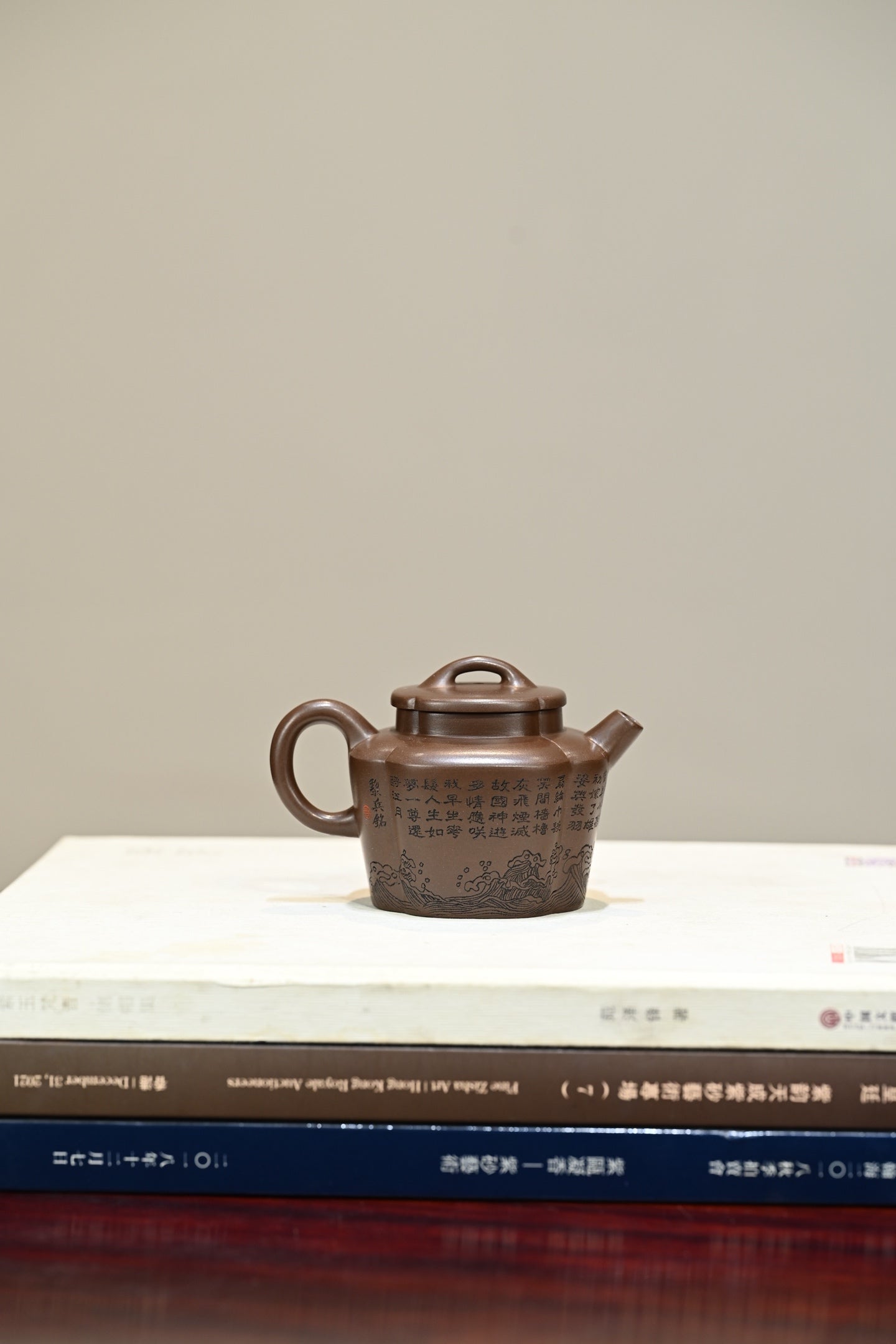 初绽·全手工 （省大师桑黎兵刻绘+双证书） /紫砂十二精英之首，省大师桑黎兵儿子桑崧杰作品容量180cc/特级紫泥