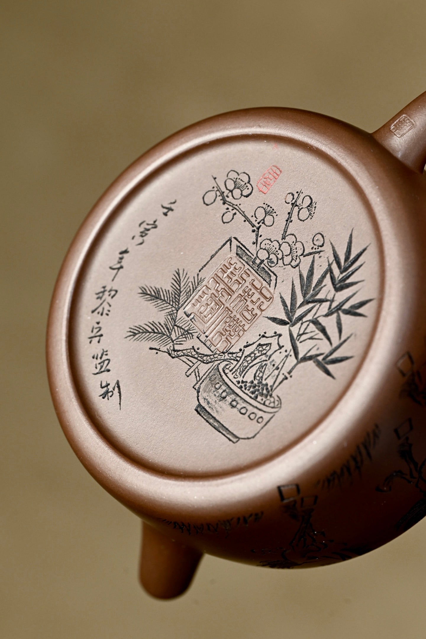 德钟·全手工 （省大师桑黎兵刻绘+双证书） /紫砂十二精英之首，省大师桑黎兵儿子桑崧杰作品  /容量400cc/特级紫泥