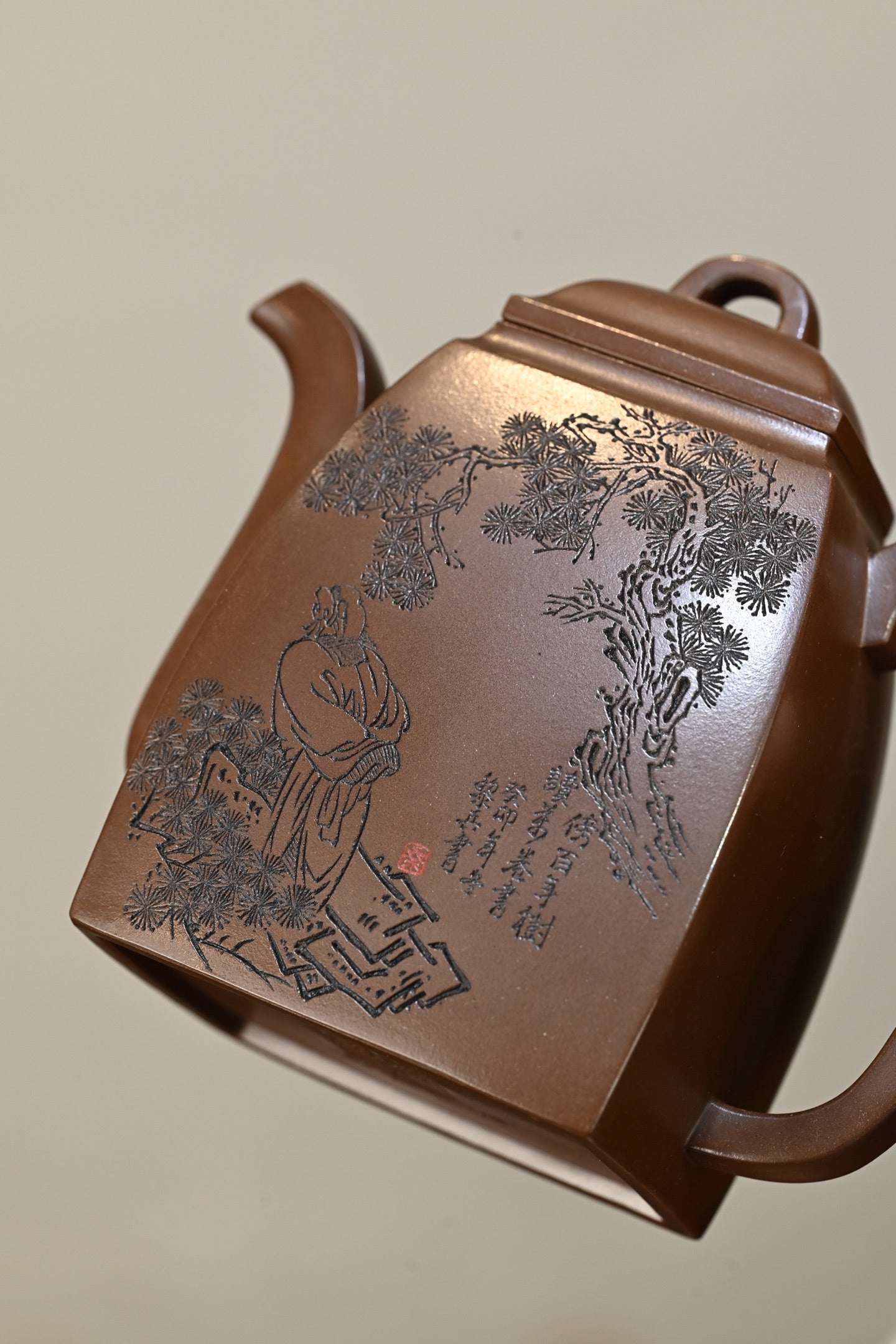 汉方·全手工 （省大师桑黎兵刻绘+双证书） /紫砂十二精英之首，省大师桑黎兵儿子桑崧杰作品/容量420cc/特级紫泥