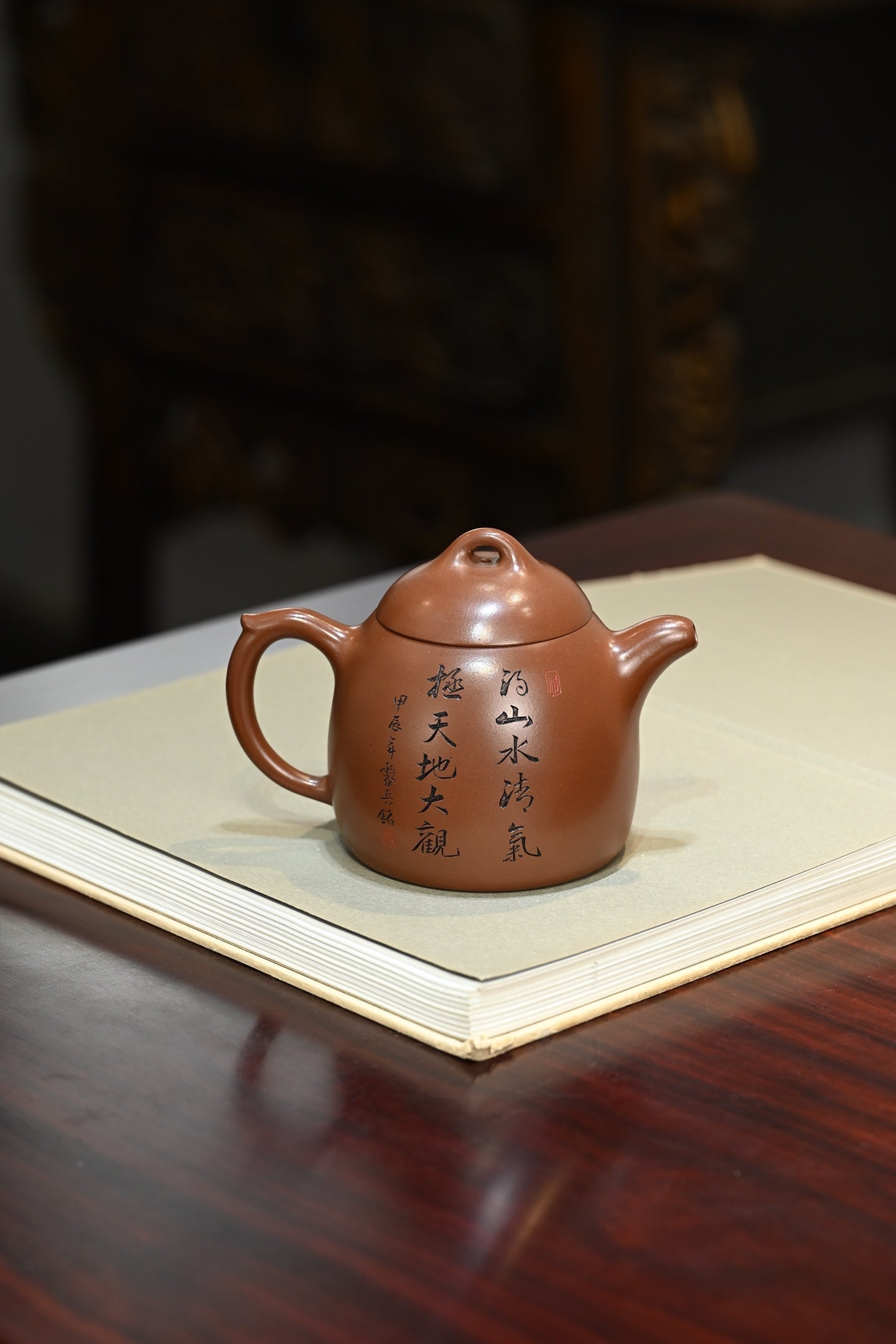 秦权·全手工 （省大师桑黎兵刻绘+双证书）/紫砂十二精英之首，国礼省大师桑黎兵父子合作作品容量450cc/特级紫泥