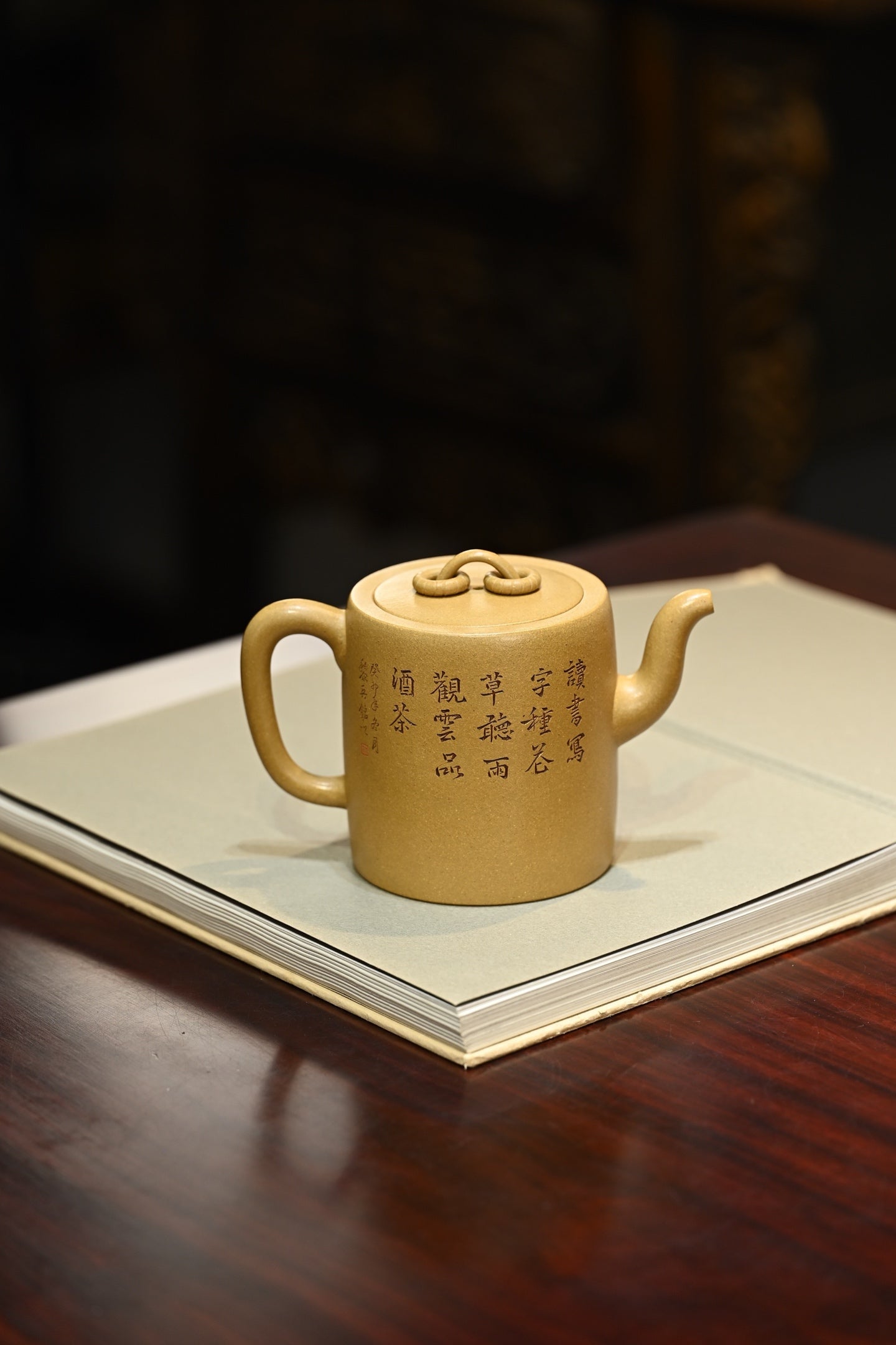 双圈·全手工 （省大师桑黎兵刻绘+双证书）/紫砂十二精英之首，省大师桑黎兵儿子桑崧杰作品 /容量480cc/特级黄金段