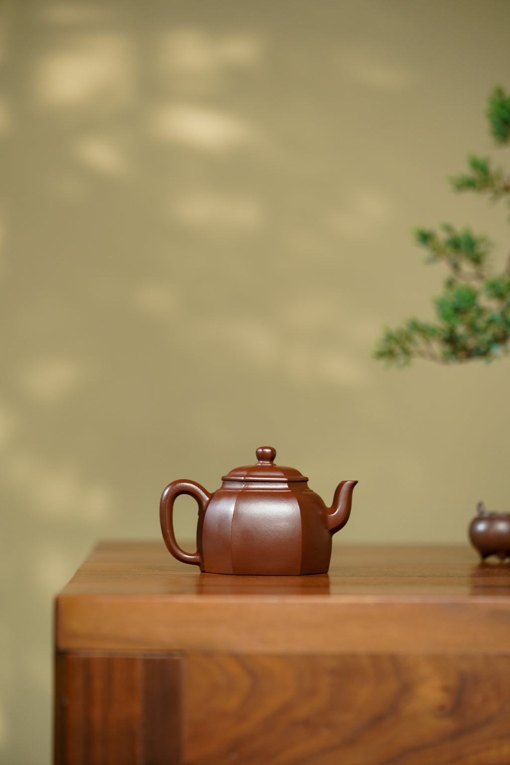 【耿浩方器 礼藏双绝】 紫砂80后方器巨匠·耿浩巅峰之作《锦亭六方壶》原矿极品紫朱泥·260cc